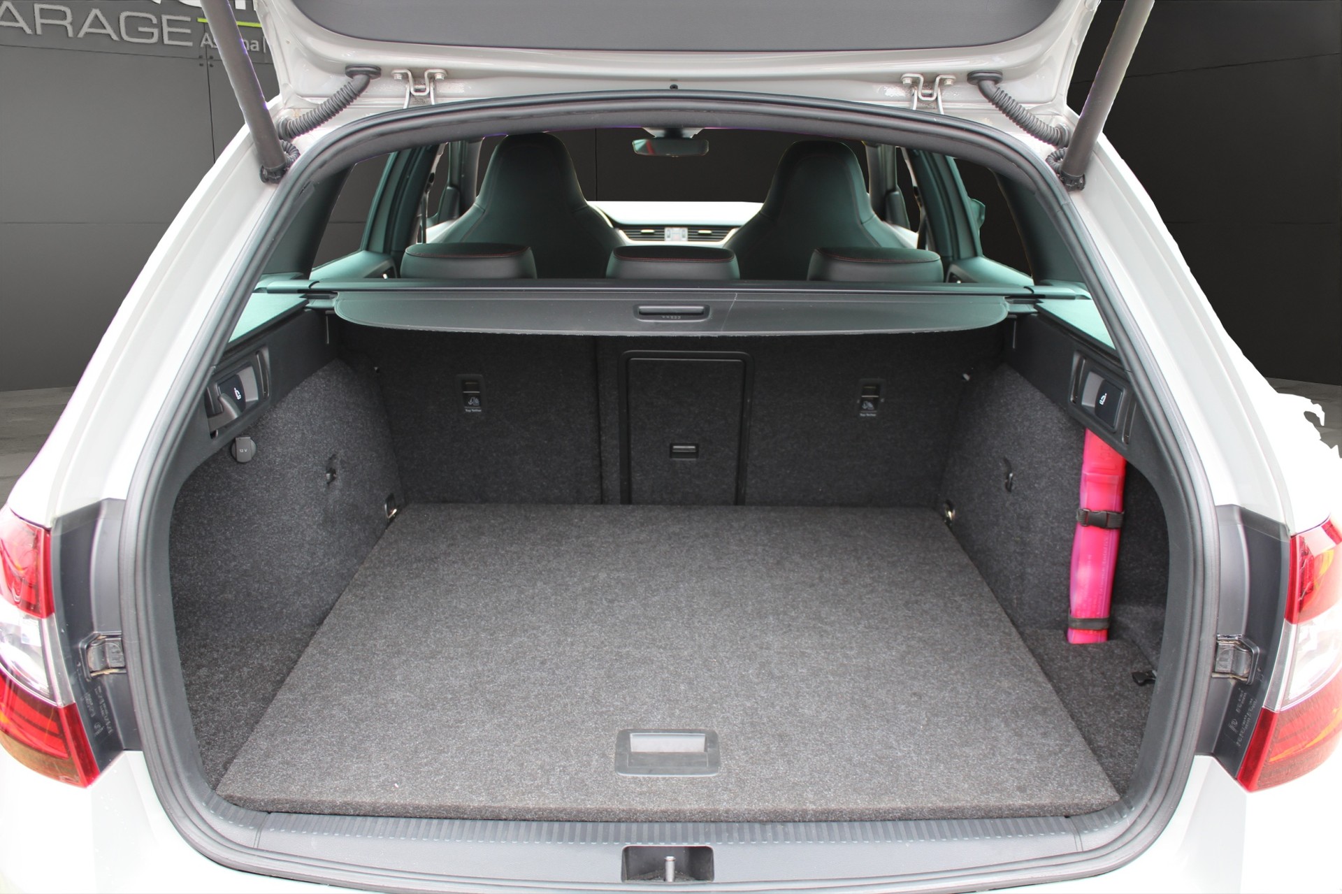 SKODA Octavia Combi 2.0 TDI 184 RS 4x4 DSG-image-10