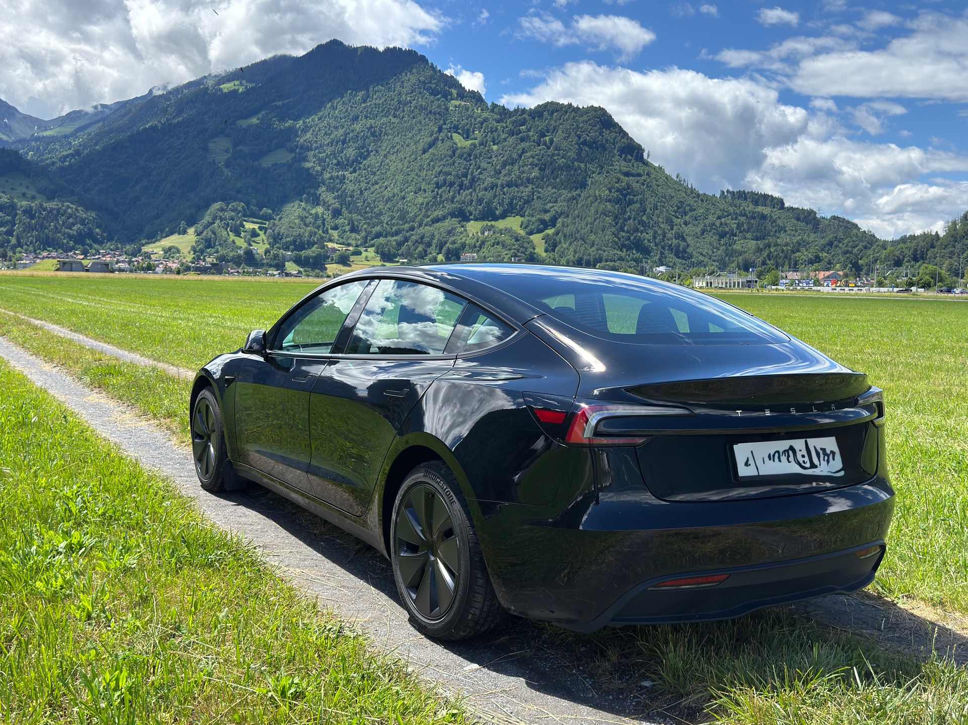 TESLA RWD (2025 Premium)-image-1