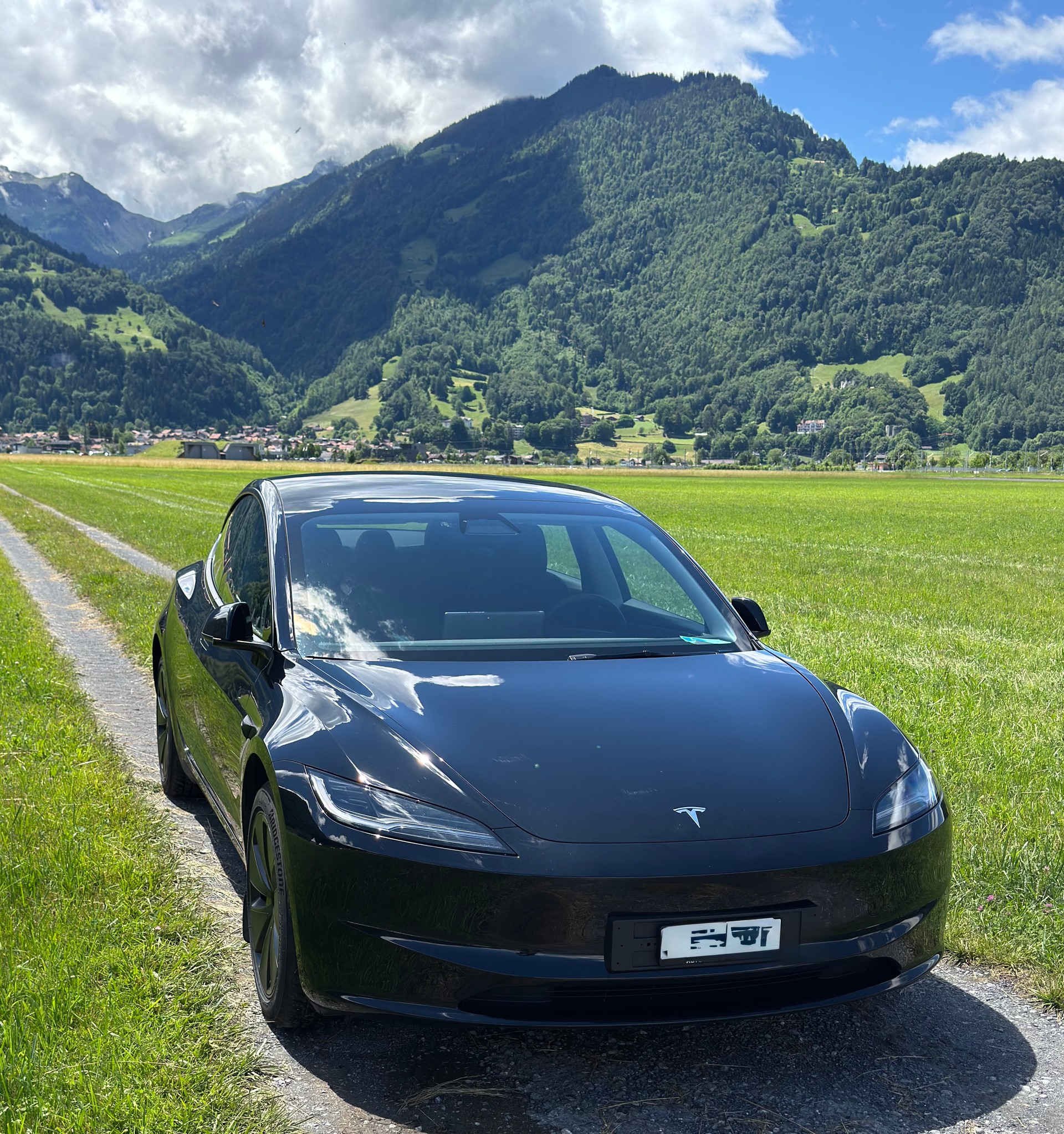 TESLA RWD (2025 Premium)