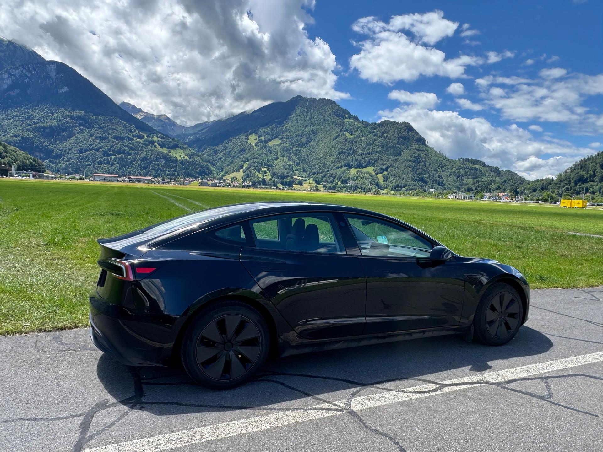 TESLA RWD (2025 Premium)-image-2