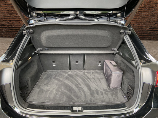 MERCEDES-BENZ EQA 250-image-6