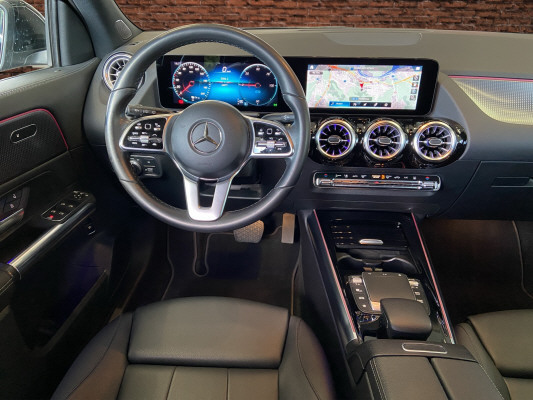 MERCEDES-BENZ EQA 250-image-8