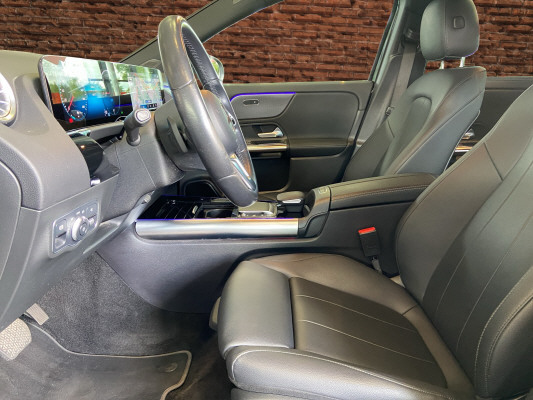 MERCEDES-BENZ EQA 250-image-9
