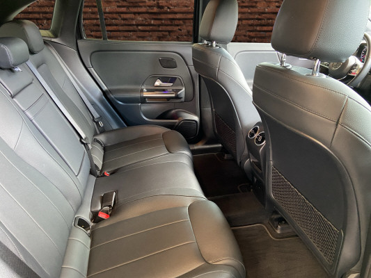 MERCEDES-BENZ EQA 250-image-11
