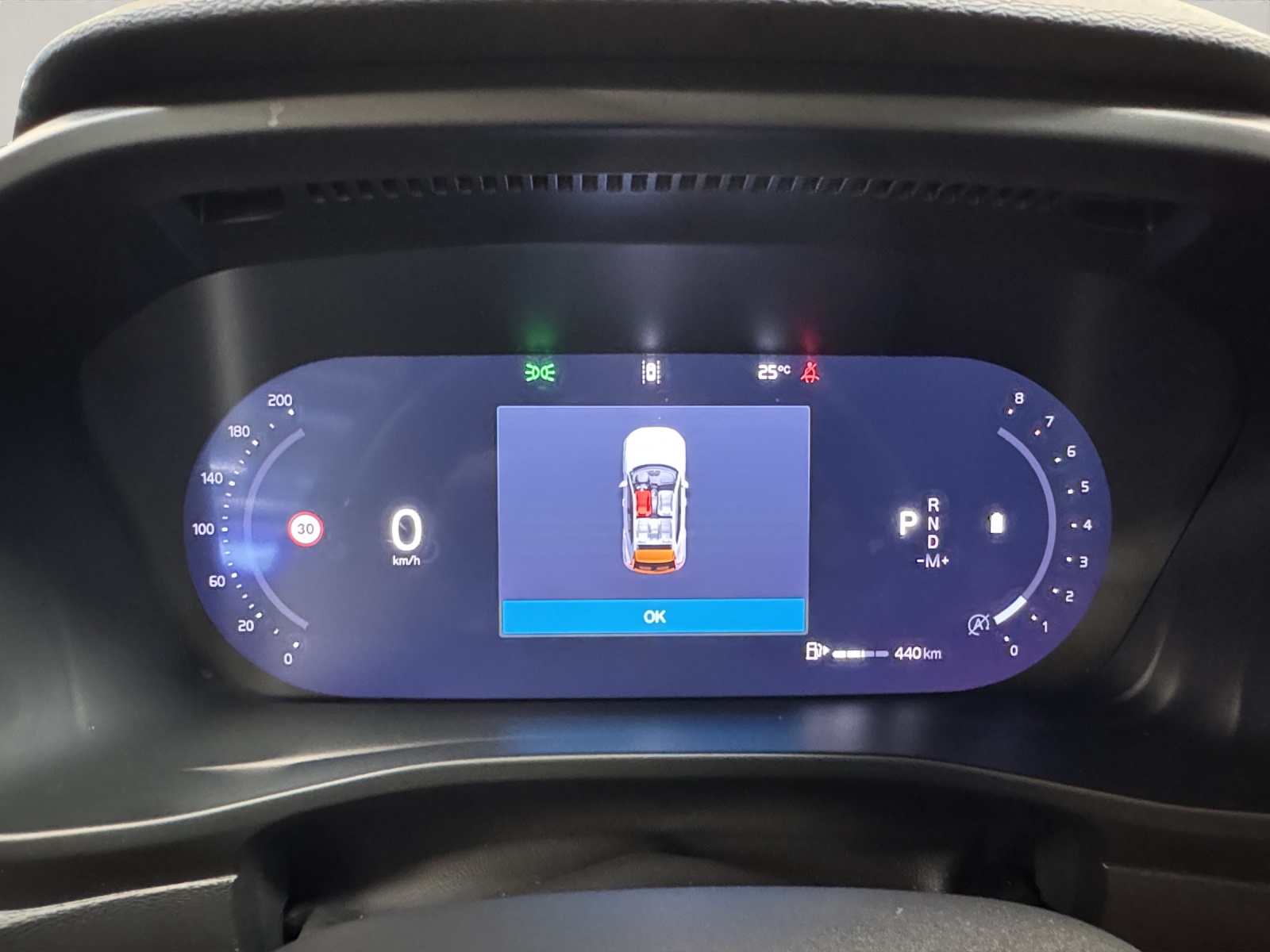 VOLVO XC40 2.0 B4 MH Plus Dark-image-9