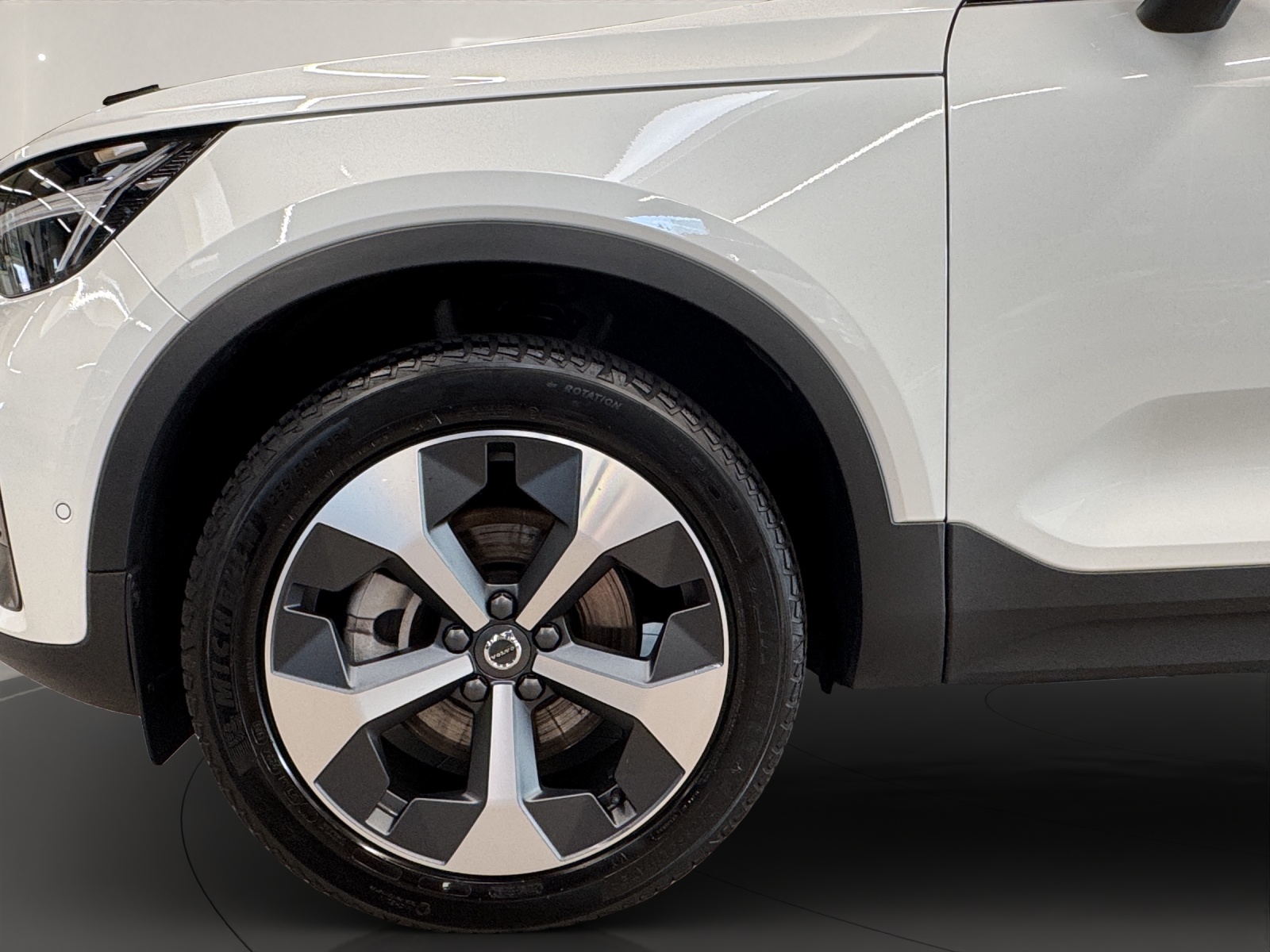VOLVO XC40 2.0 B4 MH Plus Dark-image-15