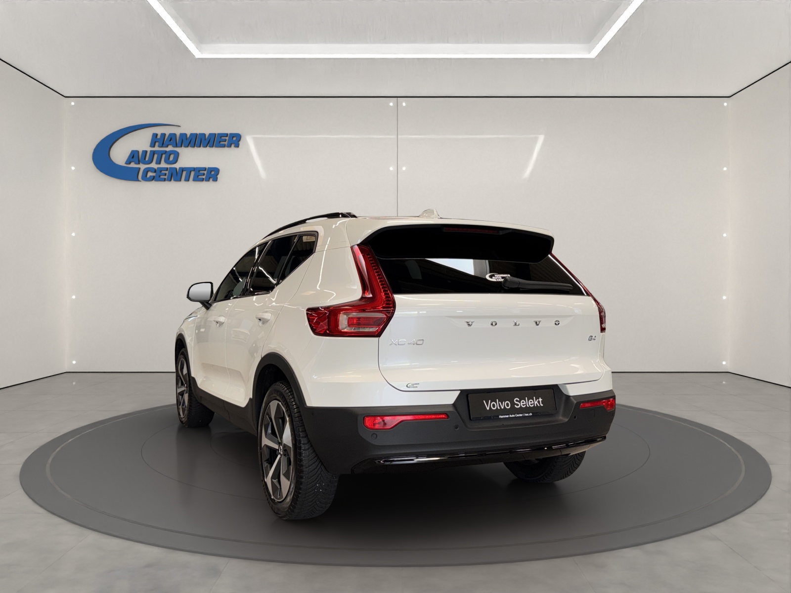 VOLVO XC40 2.0 B4 MH Plus Dark-image-2