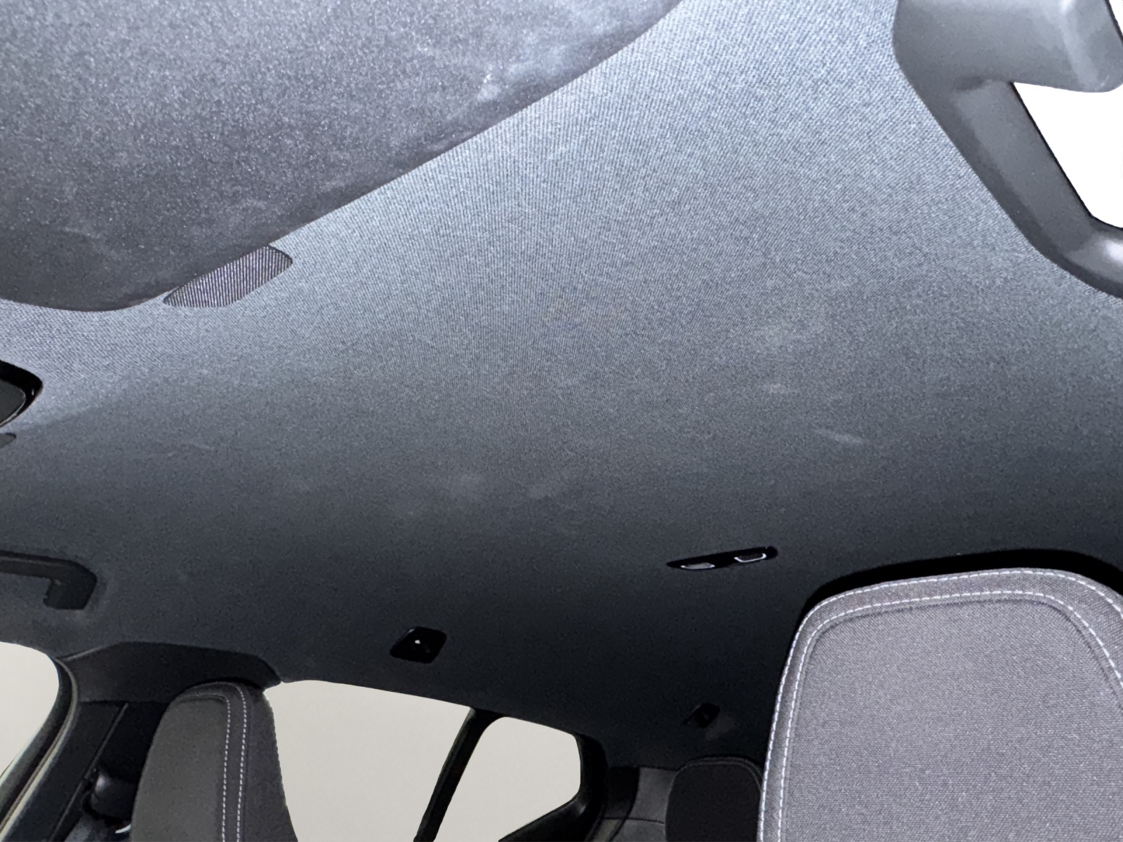 VOLVO XC40 2.0 B4 MH Plus Dark-image-13
