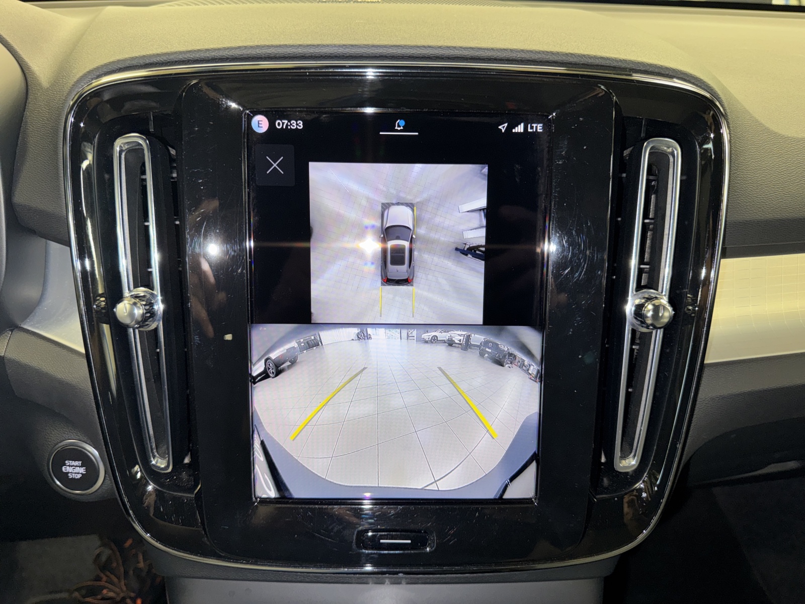 VOLVO XC40 2.0 B4 MH Plus Dark-image-8