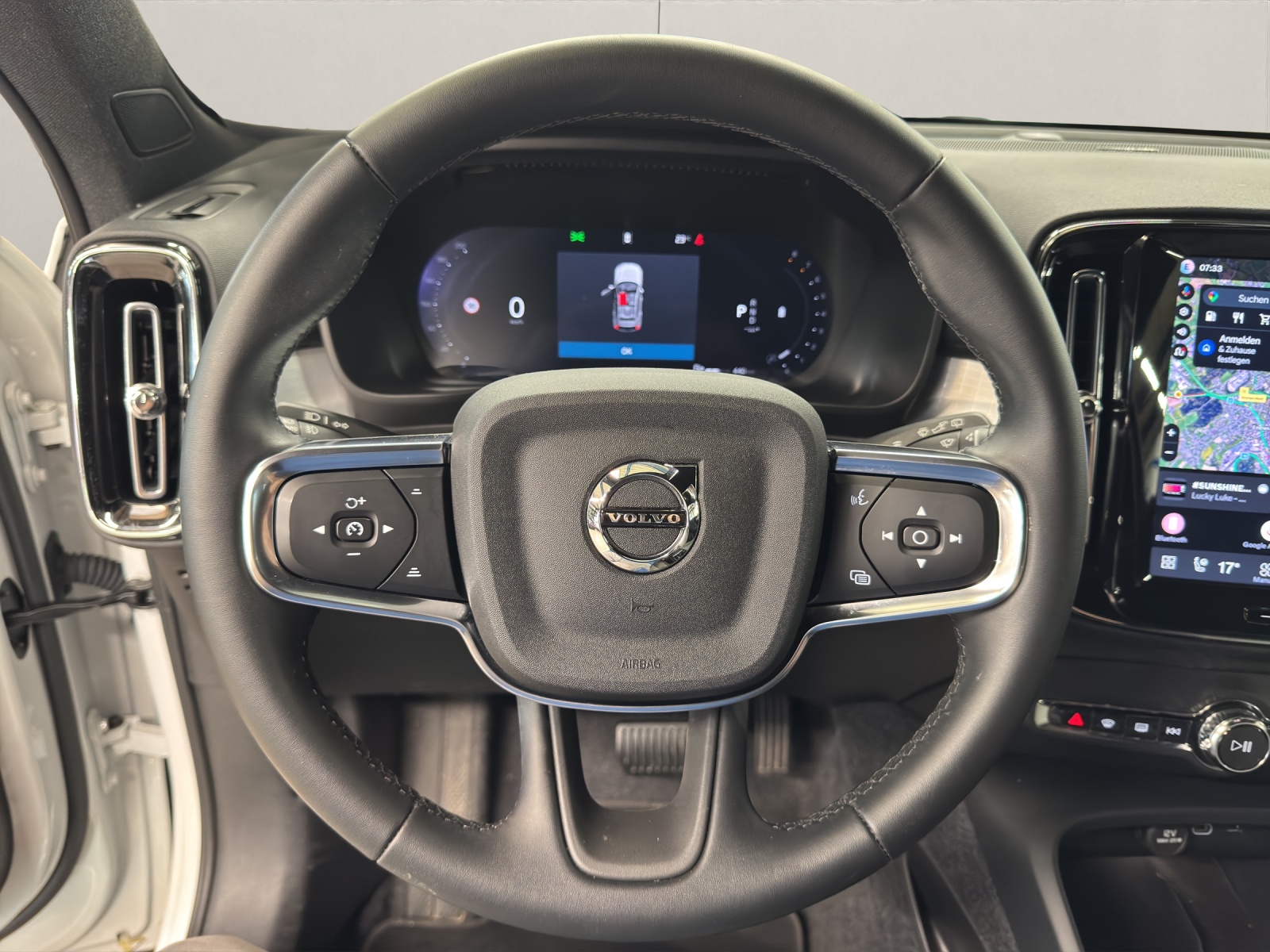 VOLVO XC40 2.0 B4 MH Plus Dark-image-10