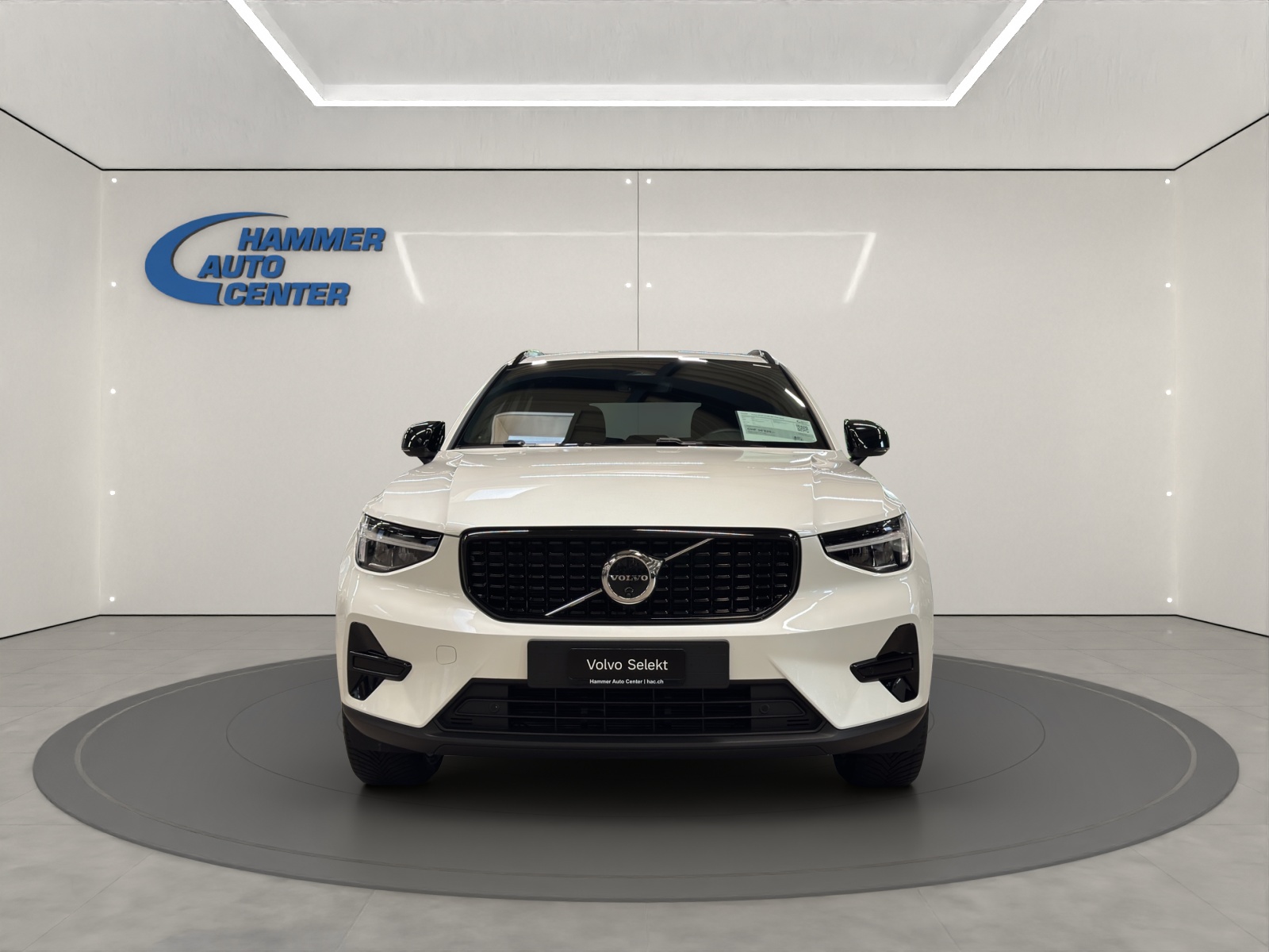 VOLVO XC40 2.0 B4 MH Plus Dark-image-4