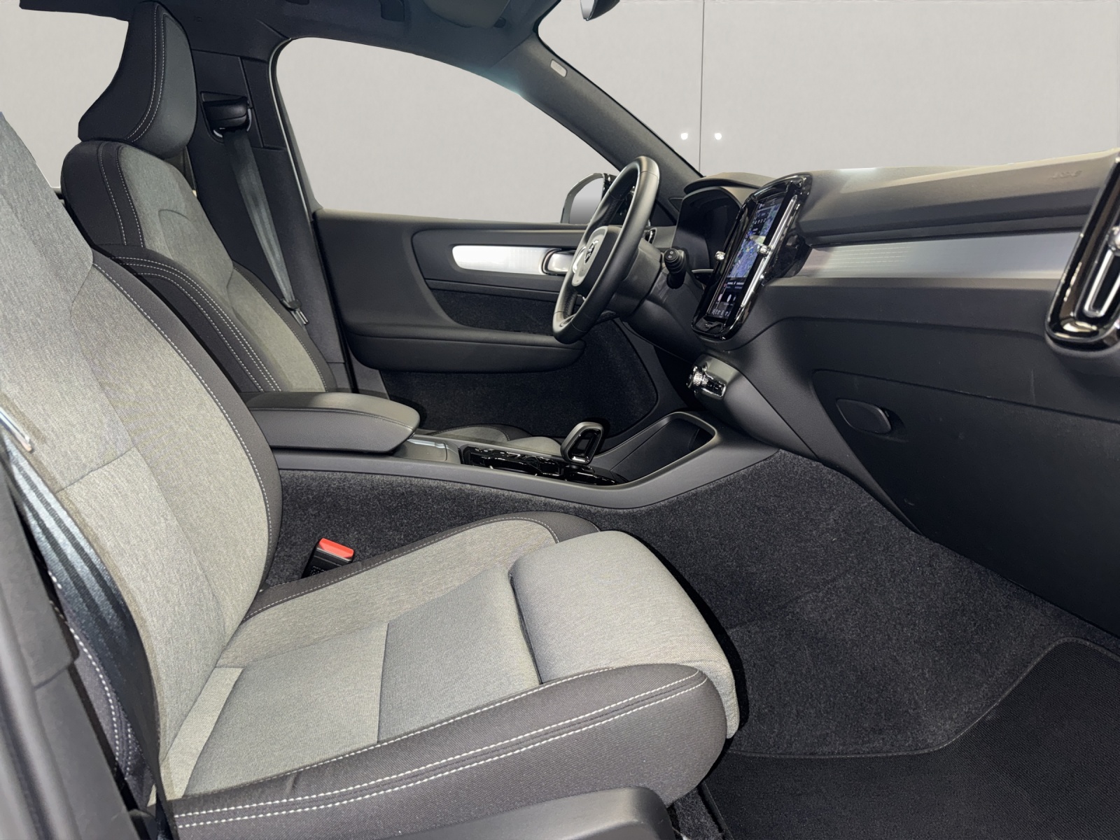 VOLVO XC40 2.0 B4 MH Plus Dark-image-11