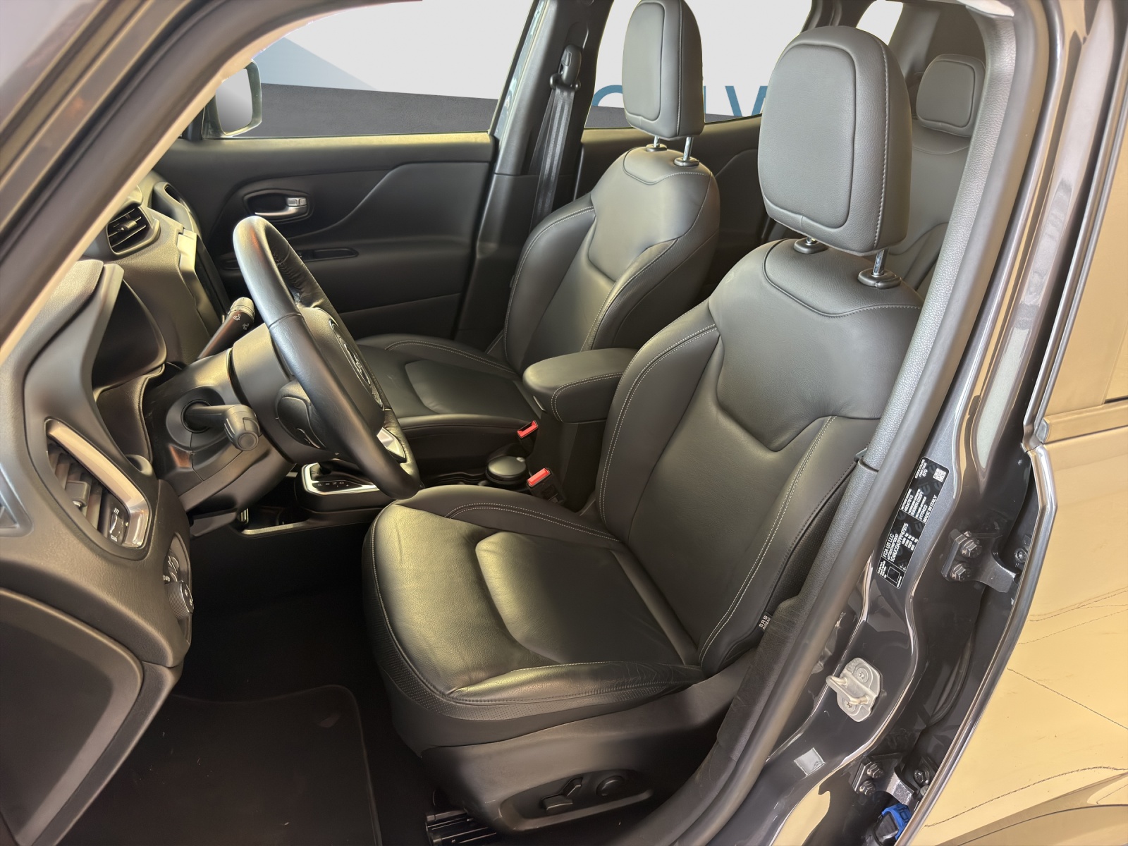 JEEP RENEGADE 1.5 Turbo Swiss Lim-image-8