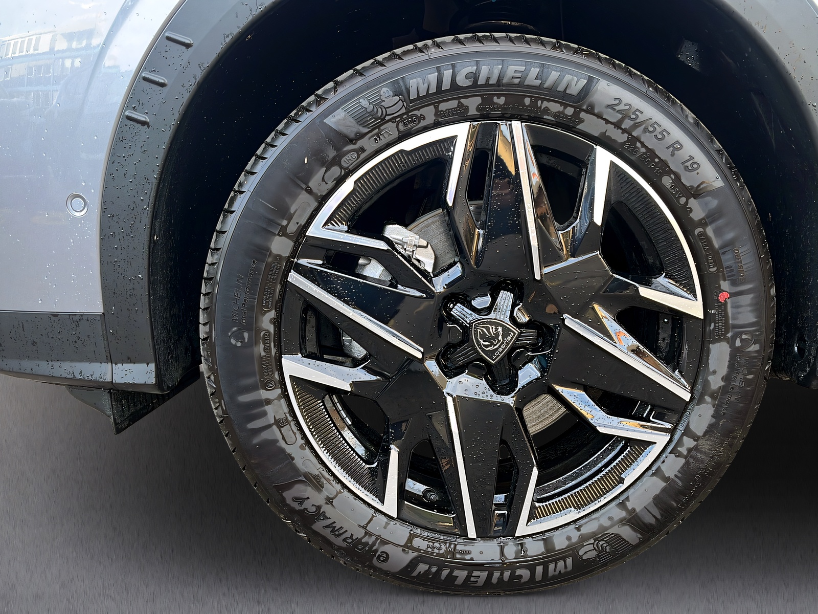 PEUGEOT 5008 1.2 Hybrid Allure Premium-image-18