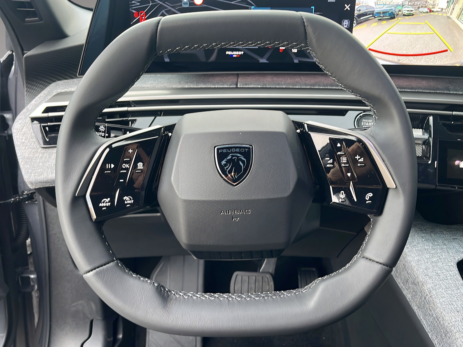 PEUGEOT 5008 1.2 Hybrid Allure Premium-image-8