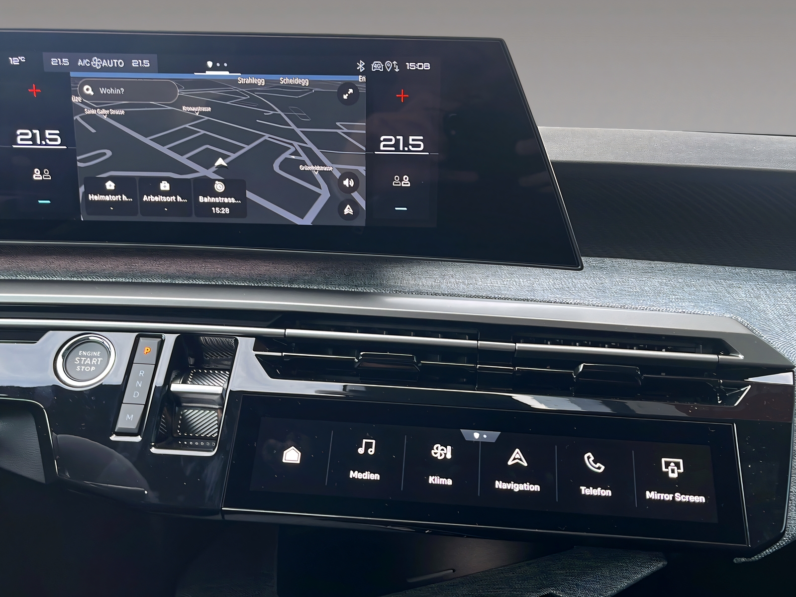 PEUGEOT 5008 1.2 Hybrid Allure Premium-image-11