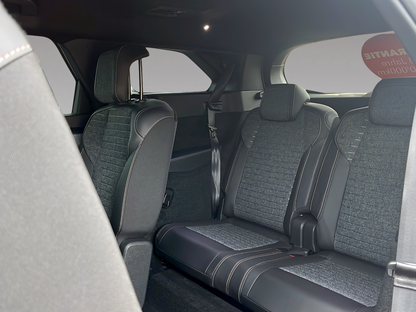 PEUGEOT 5008 1.2 Hybrid Allure Premium-image-16