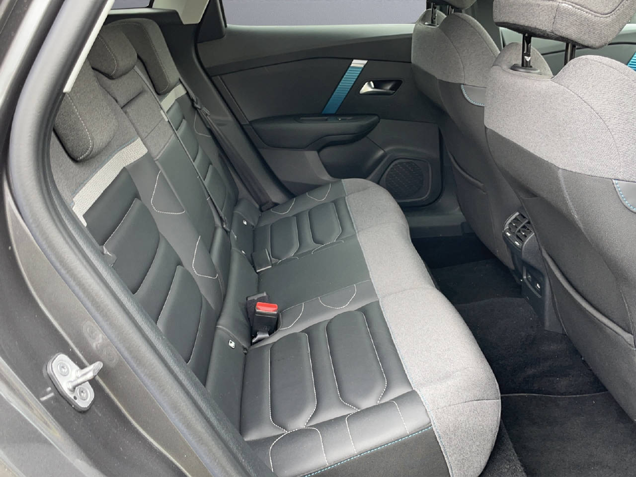 CITROEN e-C4 Shine-image-9