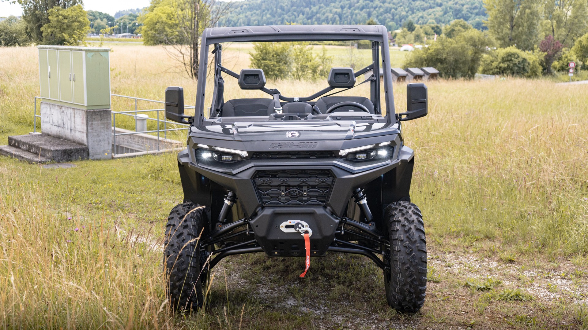 CAN-AM HD11 XU-showroom-element-1