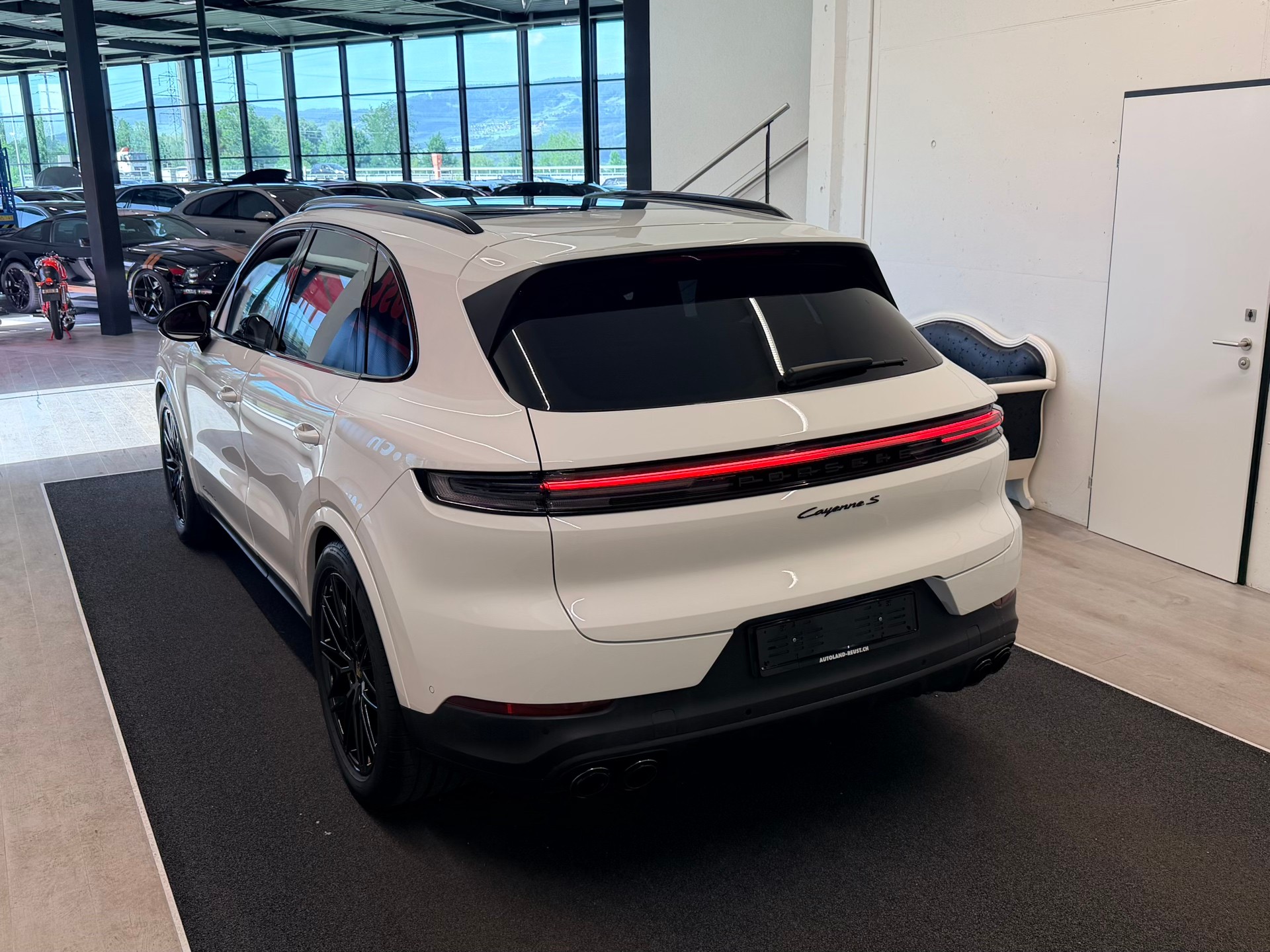 PORSCHE Cayenne S Tiptronic-image-9