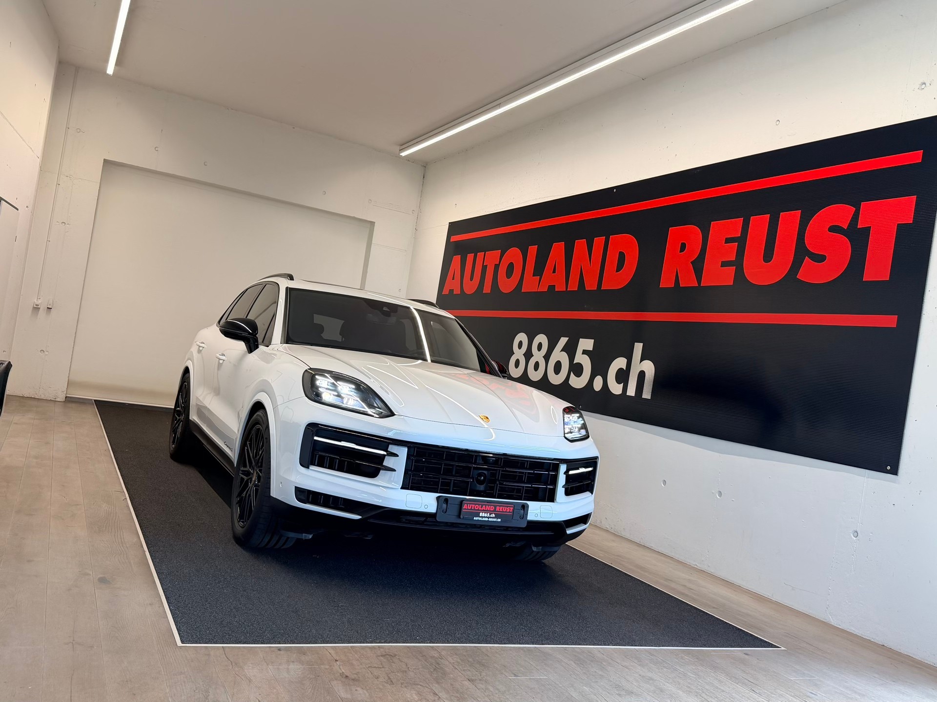 PORSCHE Cayenne S Tiptronic-image-0