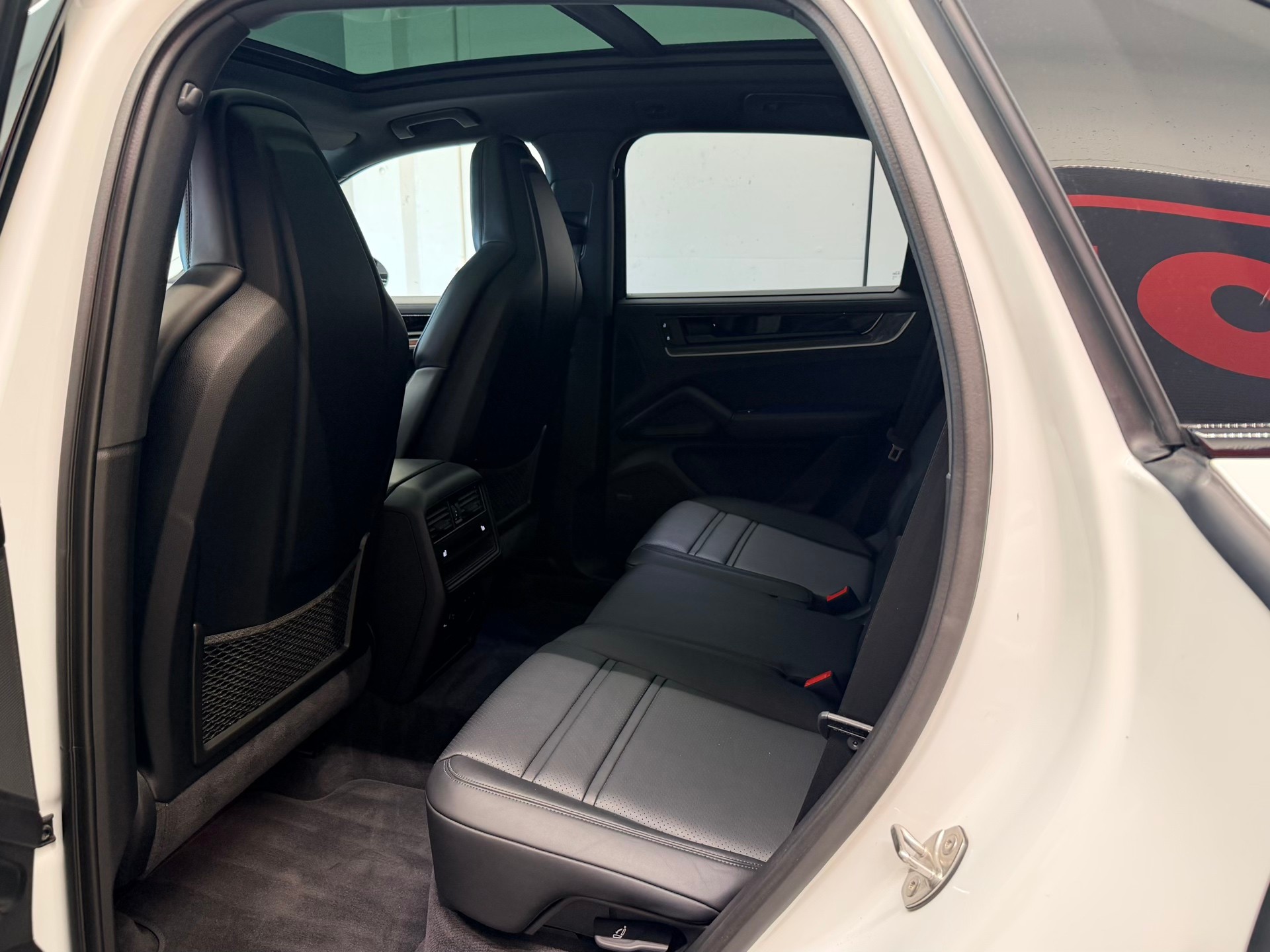 PORSCHE Cayenne S Tiptronic-image-17