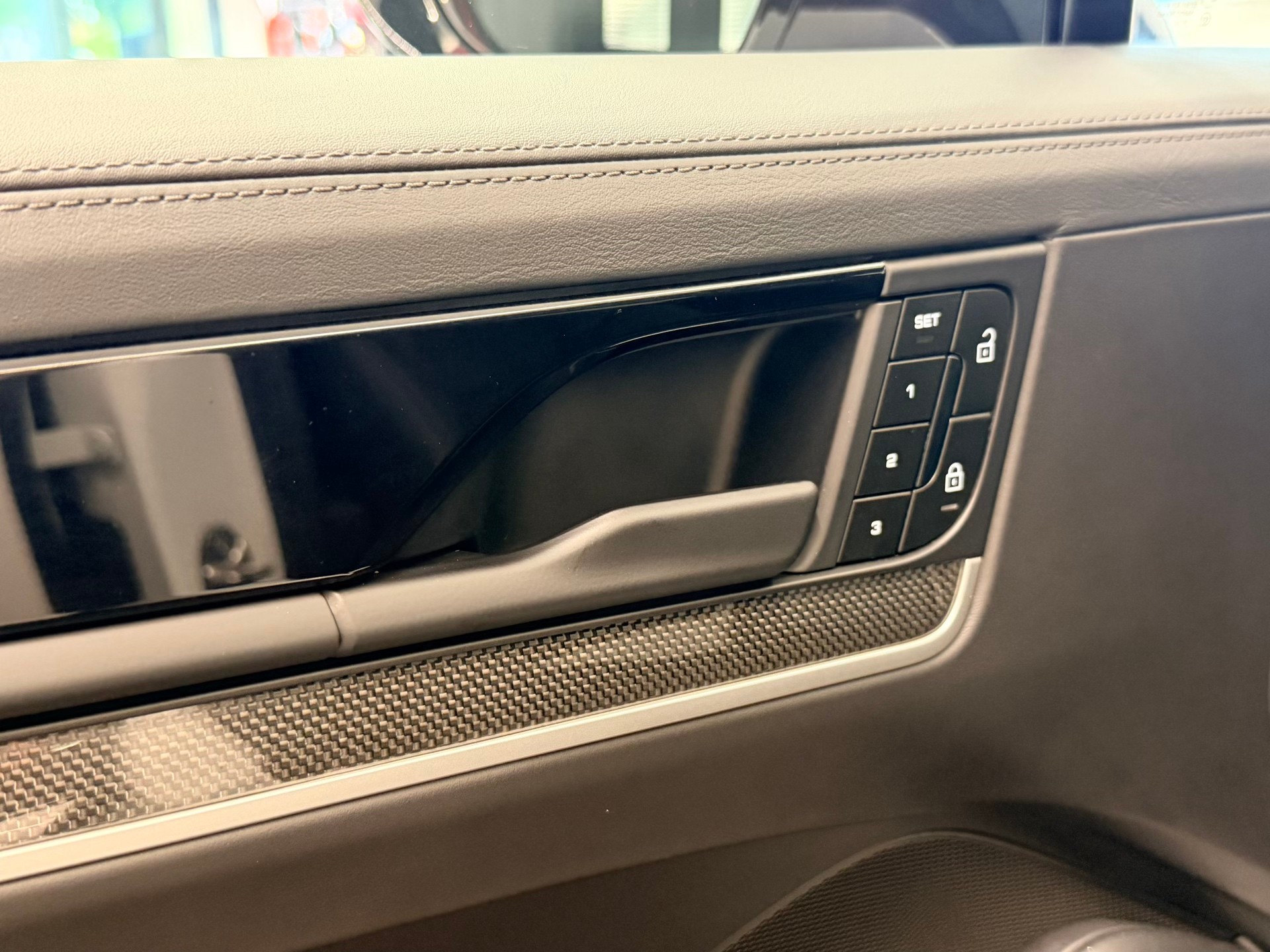 PORSCHE Cayenne S Tiptronic-image-14
