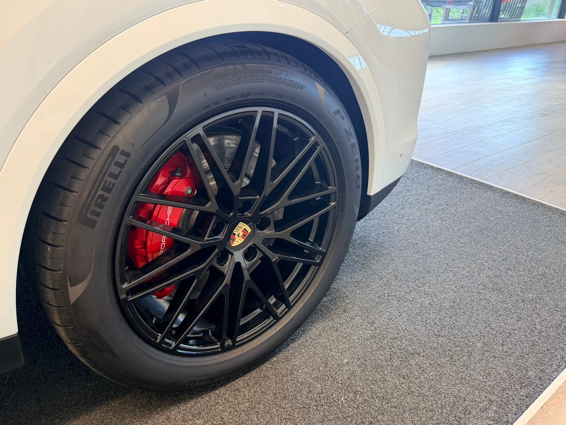 PORSCHE Cayenne S Tiptronic-image-6