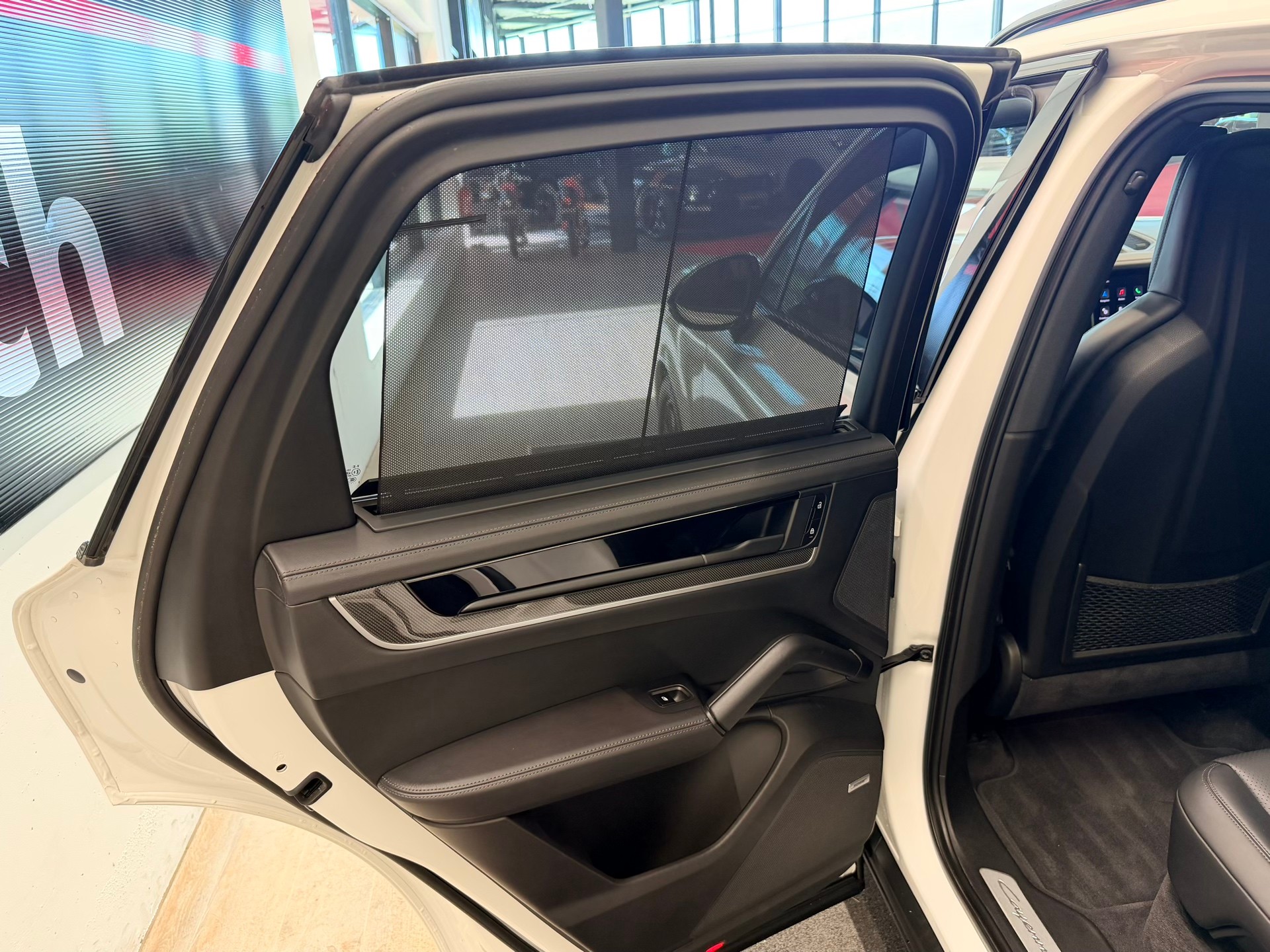 PORSCHE Cayenne S Tiptronic-image-19