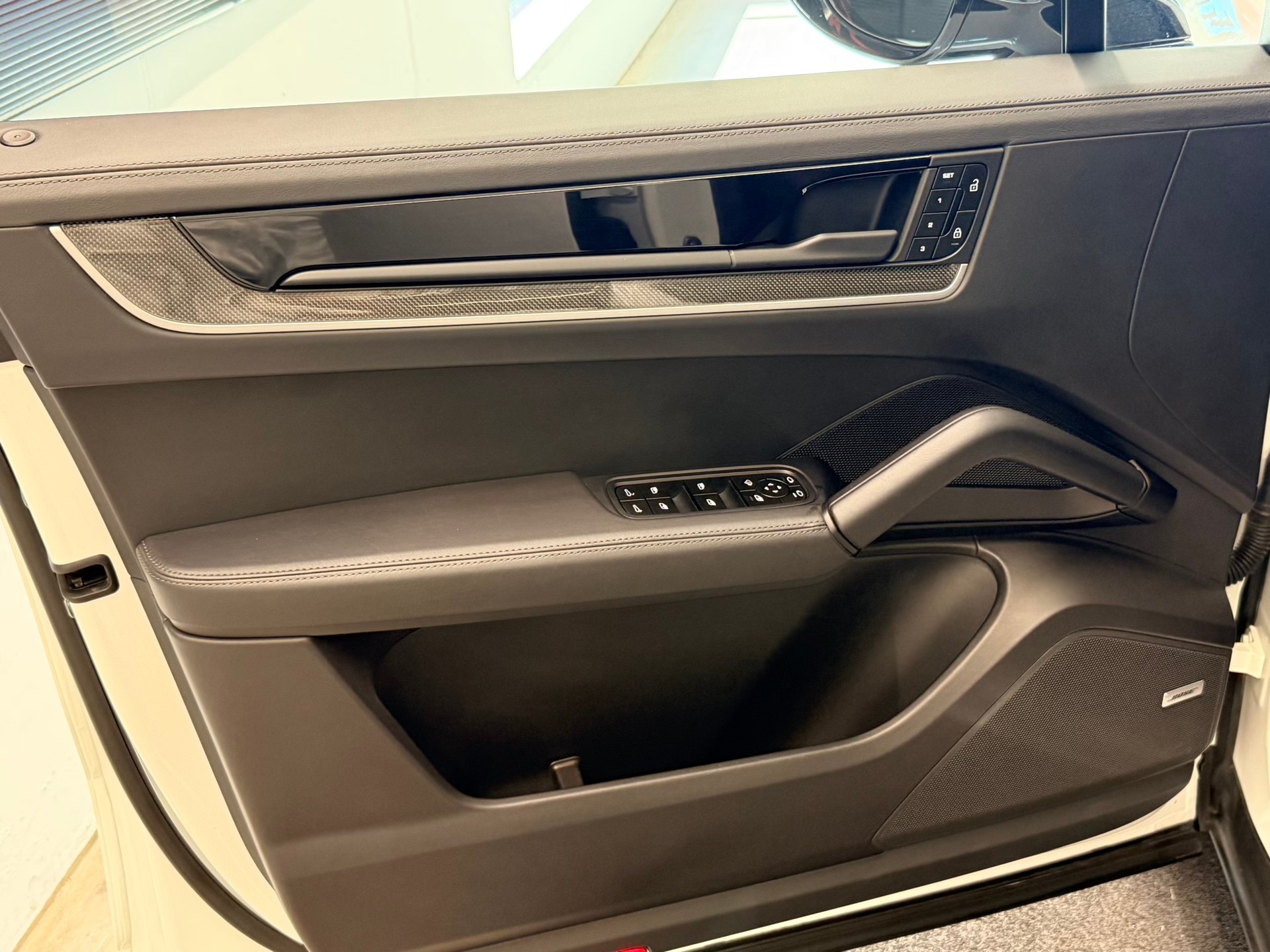 PORSCHE Cayenne S Tiptronic-image-13
