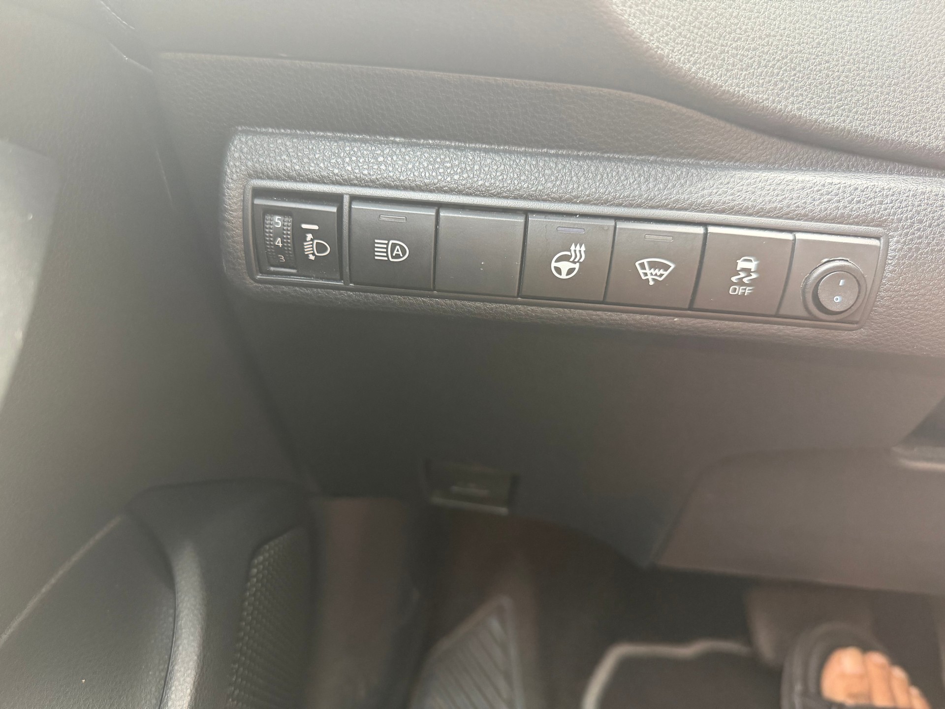 TOYOTA Corolla Touring Sports 1.8 HSD Comfort e-CVT-image-13