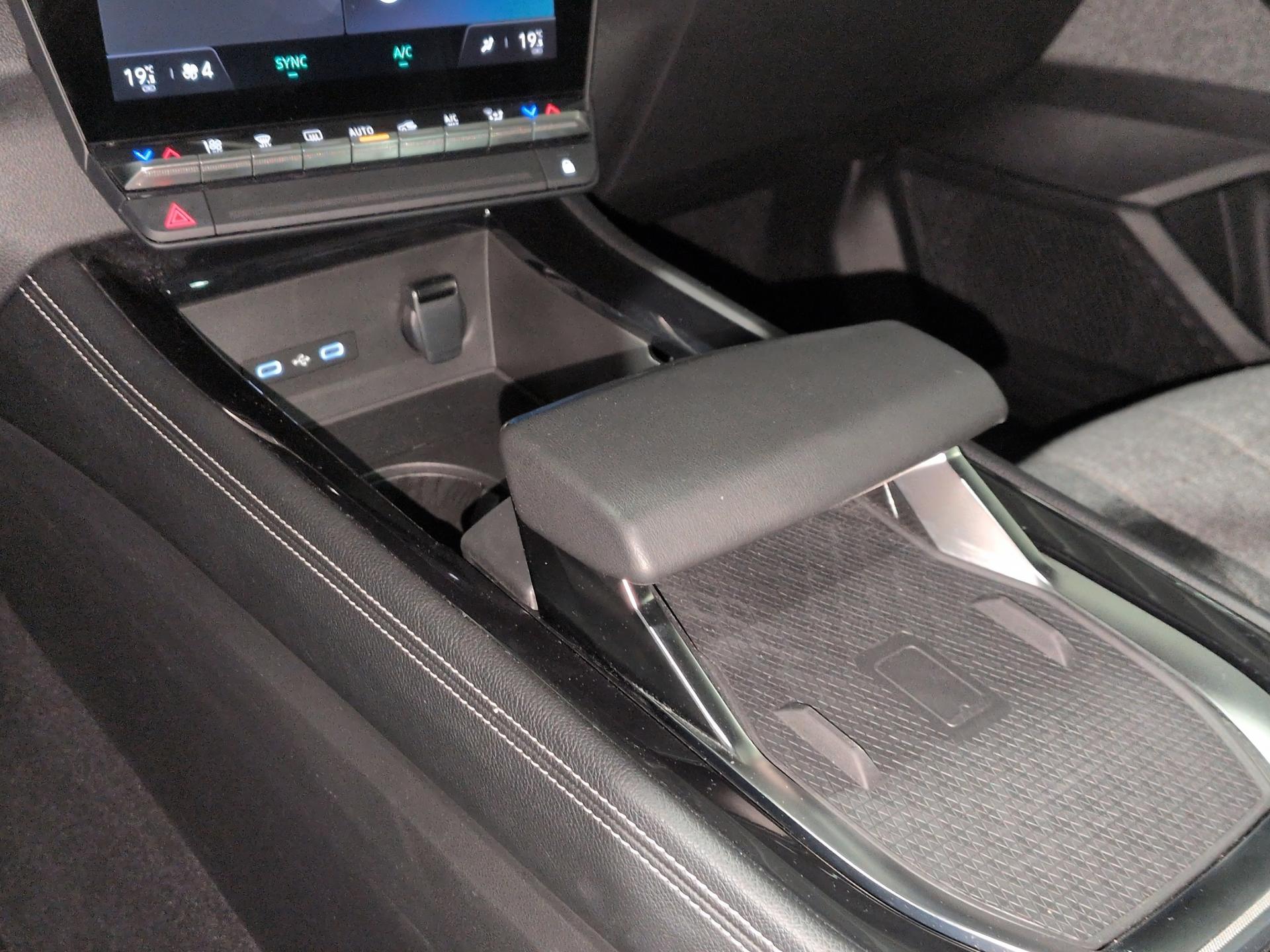 RENAULT Espace 1.2 E-Tech 200 Techno-image-11