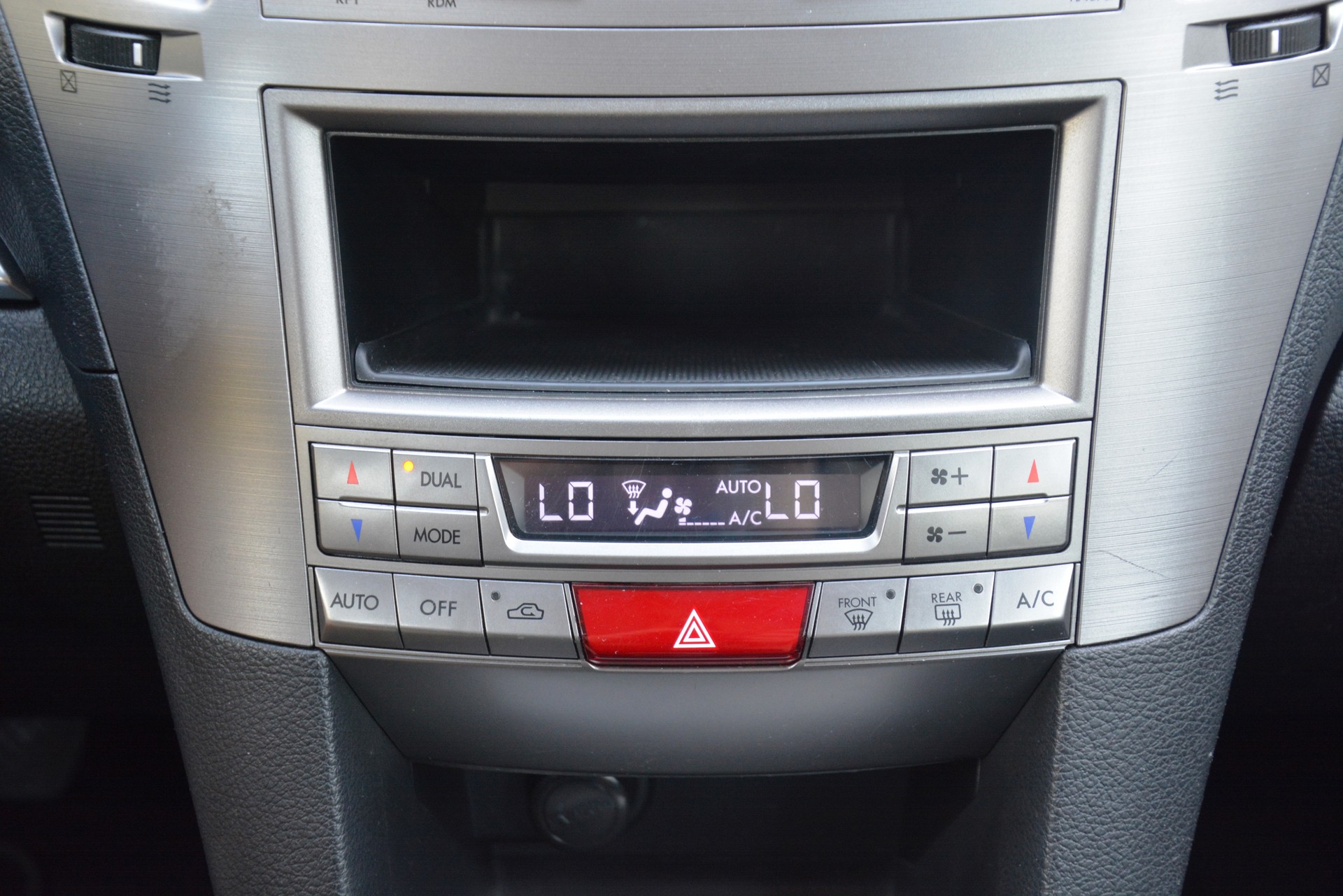 SUBARU Legacy 2.0i Advantage AWD Lineartronic Ice Bear-image-11