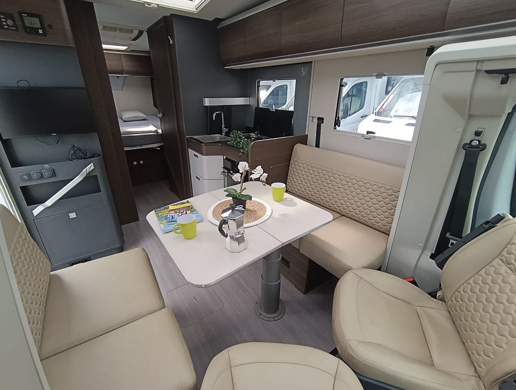 ADRIA *** Adria Coral Supreme 670 DC Premium Fahrzeug /Lithium Bat.| Truma Combi E Heizung | Autark & Winterfest *-image-1