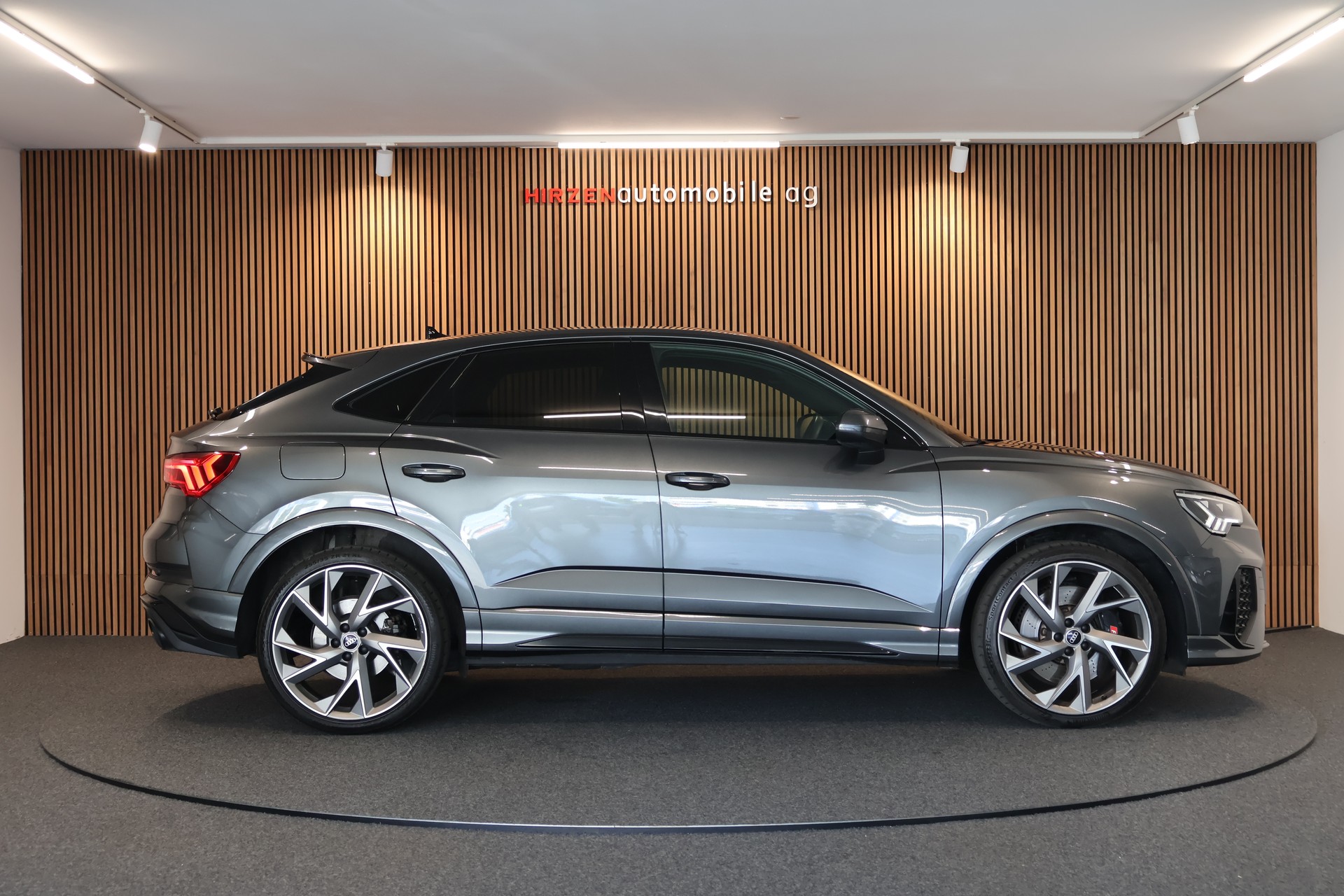AUDI RS Q3 Sportback quattro S tronic-image-5