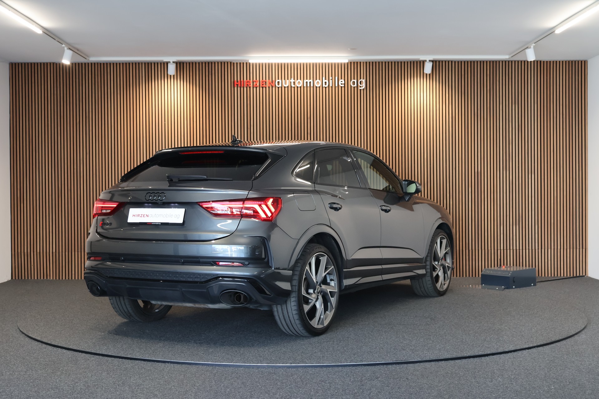AUDI RS Q3 Sportback quattro S tronic-image-4