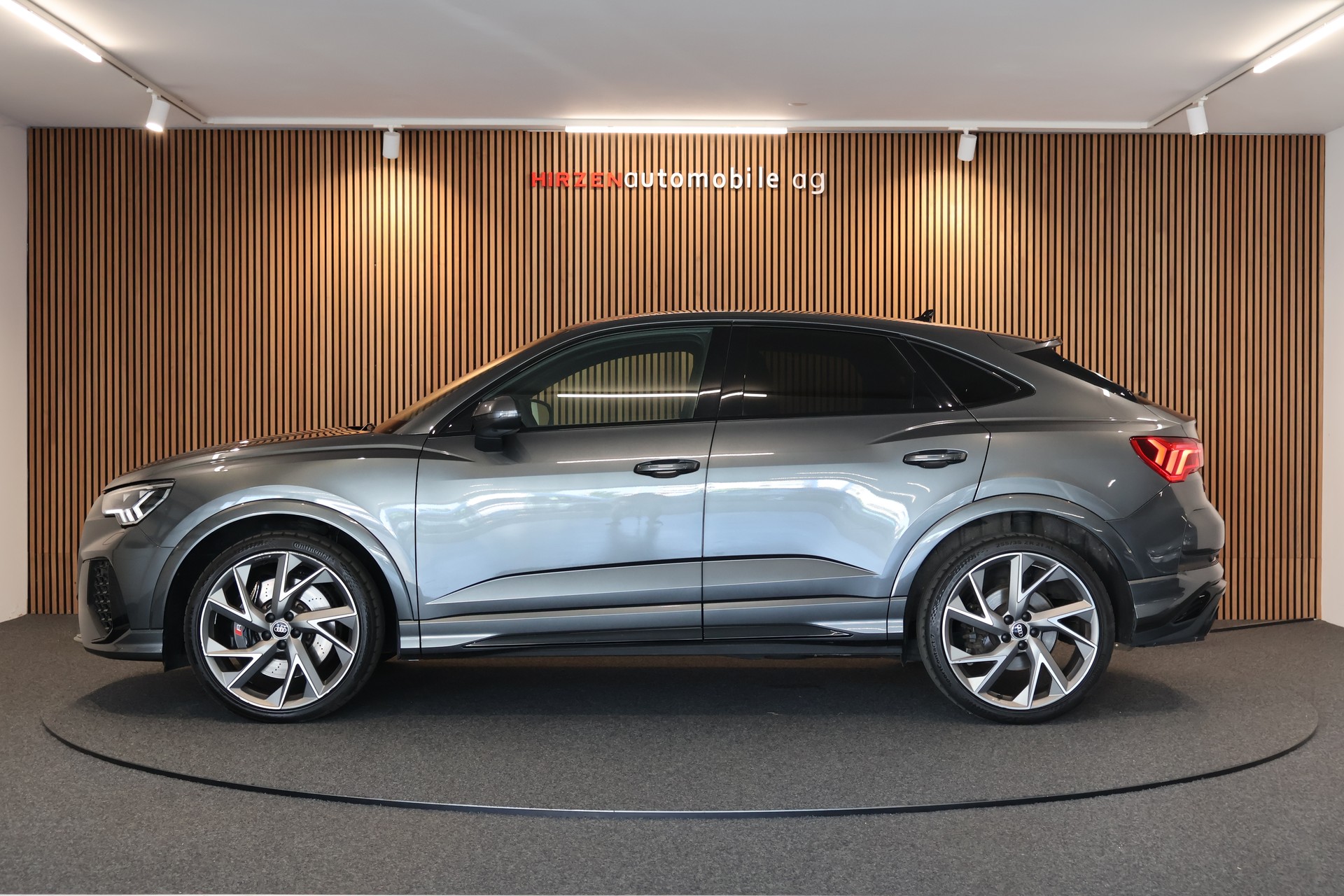 AUDI RS Q3 Sportback quattro S tronic-image-1