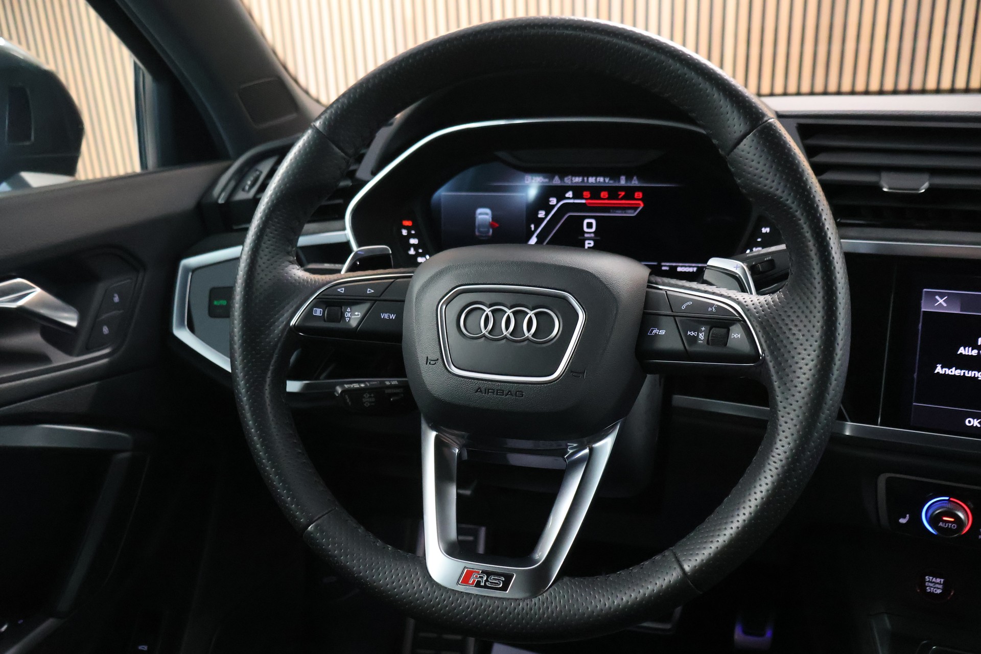 AUDI RS Q3 Sportback quattro S tronic-image-15