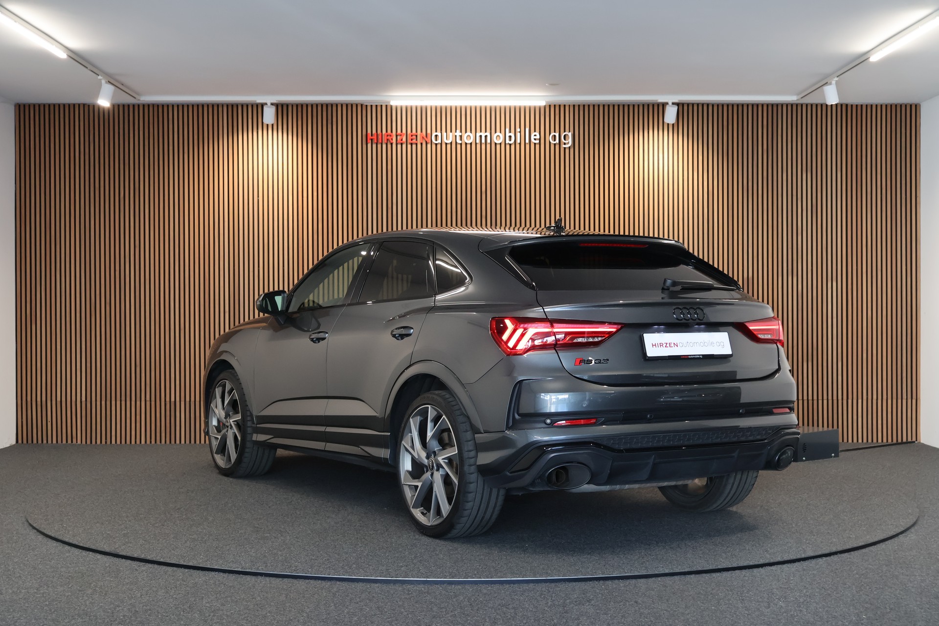 AUDI RS Q3 Sportback quattro S tronic-image-2