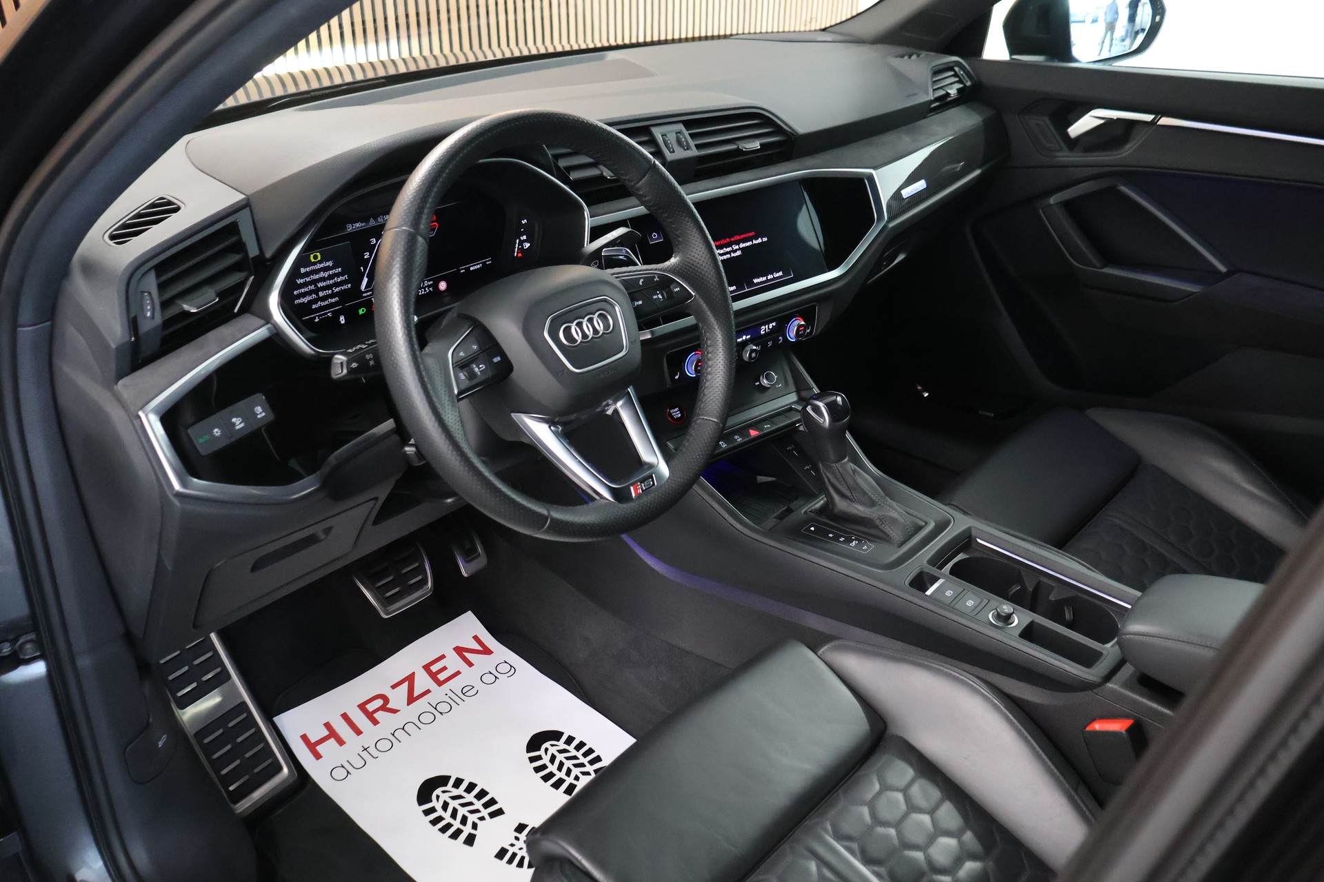 AUDI RS Q3 Sportback quattro S tronic-image-8