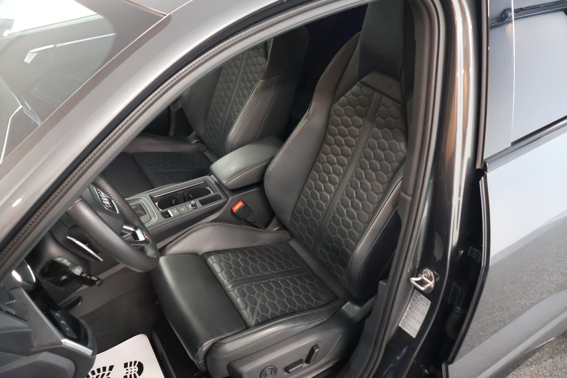 AUDI RS Q3 Sportback quattro S tronic-image-9