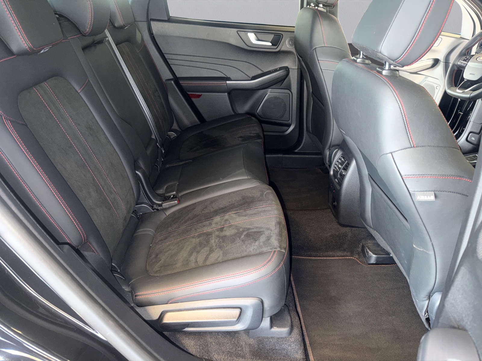 FORD Kuga 2.5 Hybrid ST-Line X 4x4-image-13