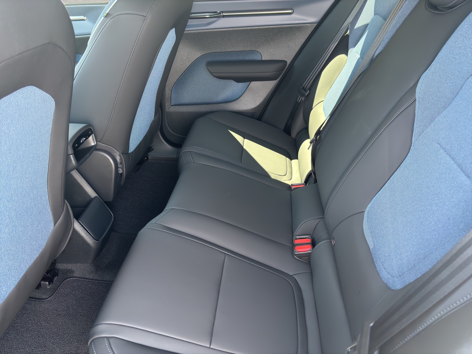 VOLVO EX30 E60 Plus-image-10
