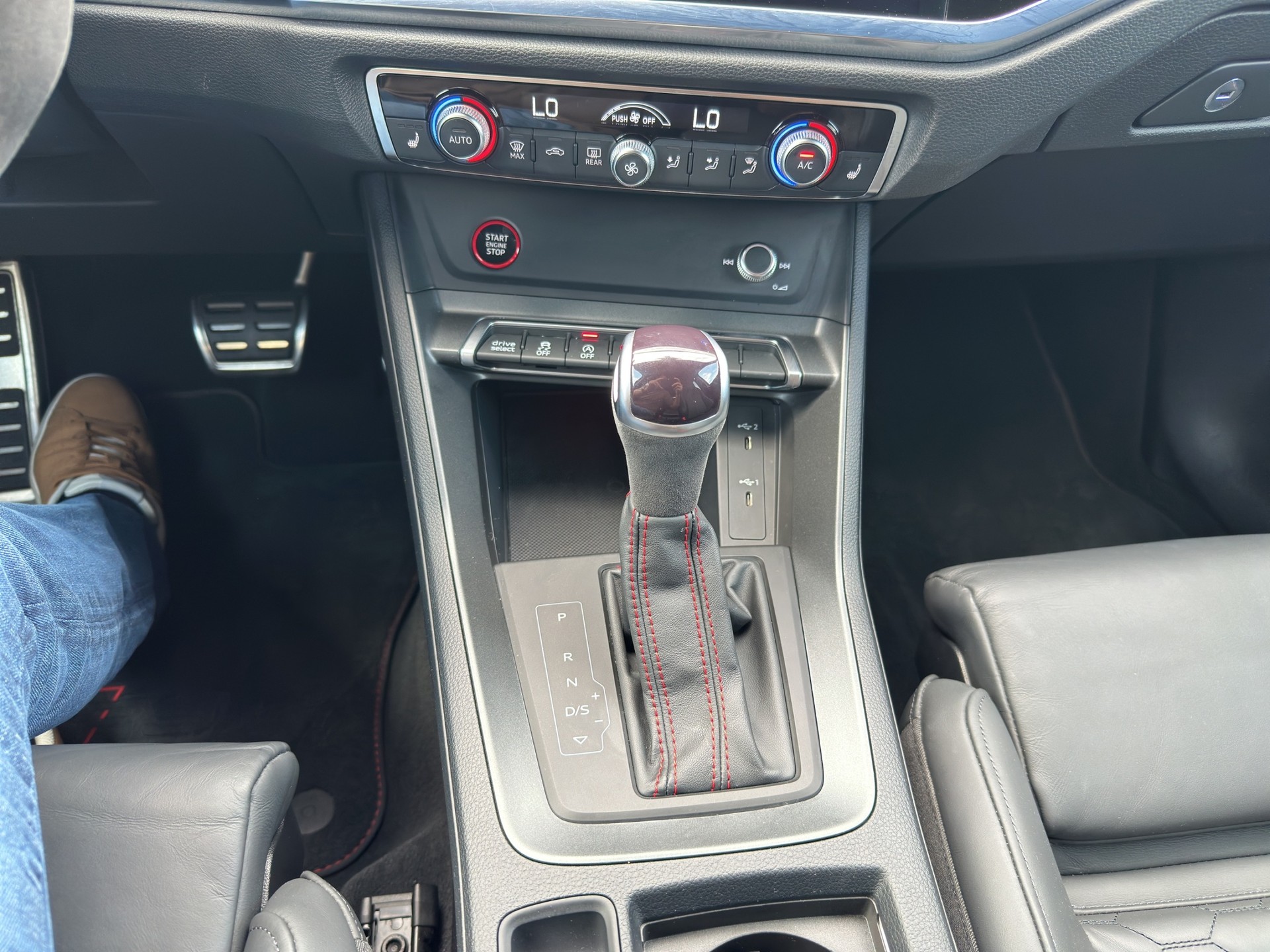 AUDI RS Q3 2.5 TFSI quattro S-Tronic-image-24