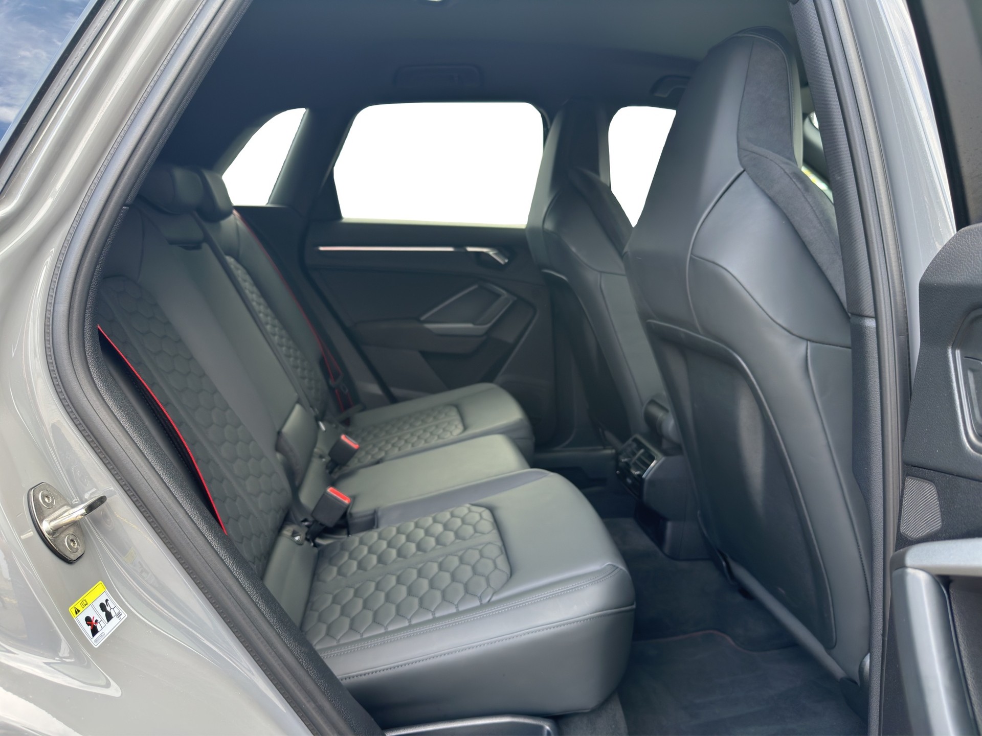 AUDI RS Q3 2.5 TFSI quattro S-Tronic-image-9