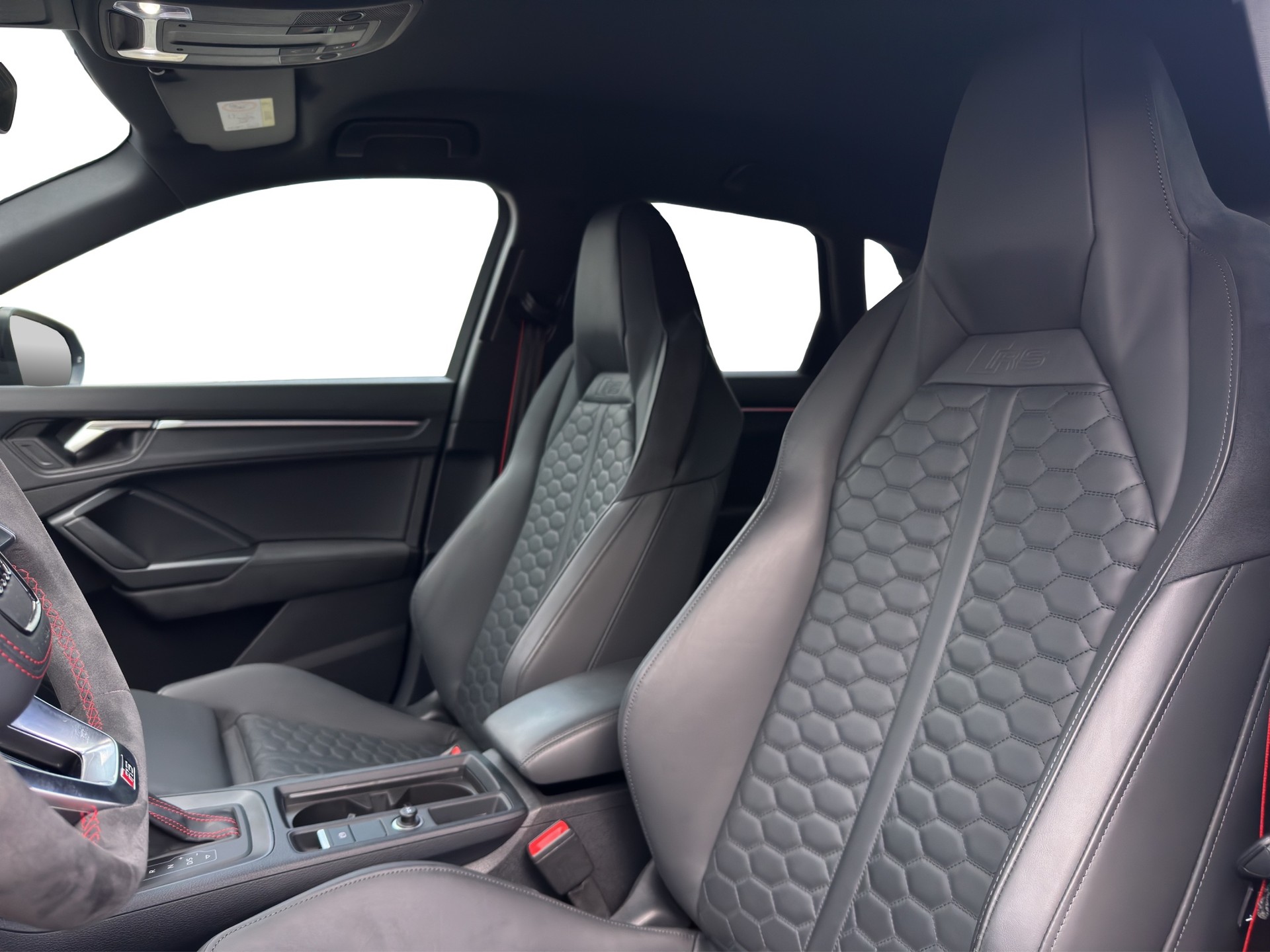 AUDI RS Q3 2.5 TFSI quattro S-Tronic-image-21