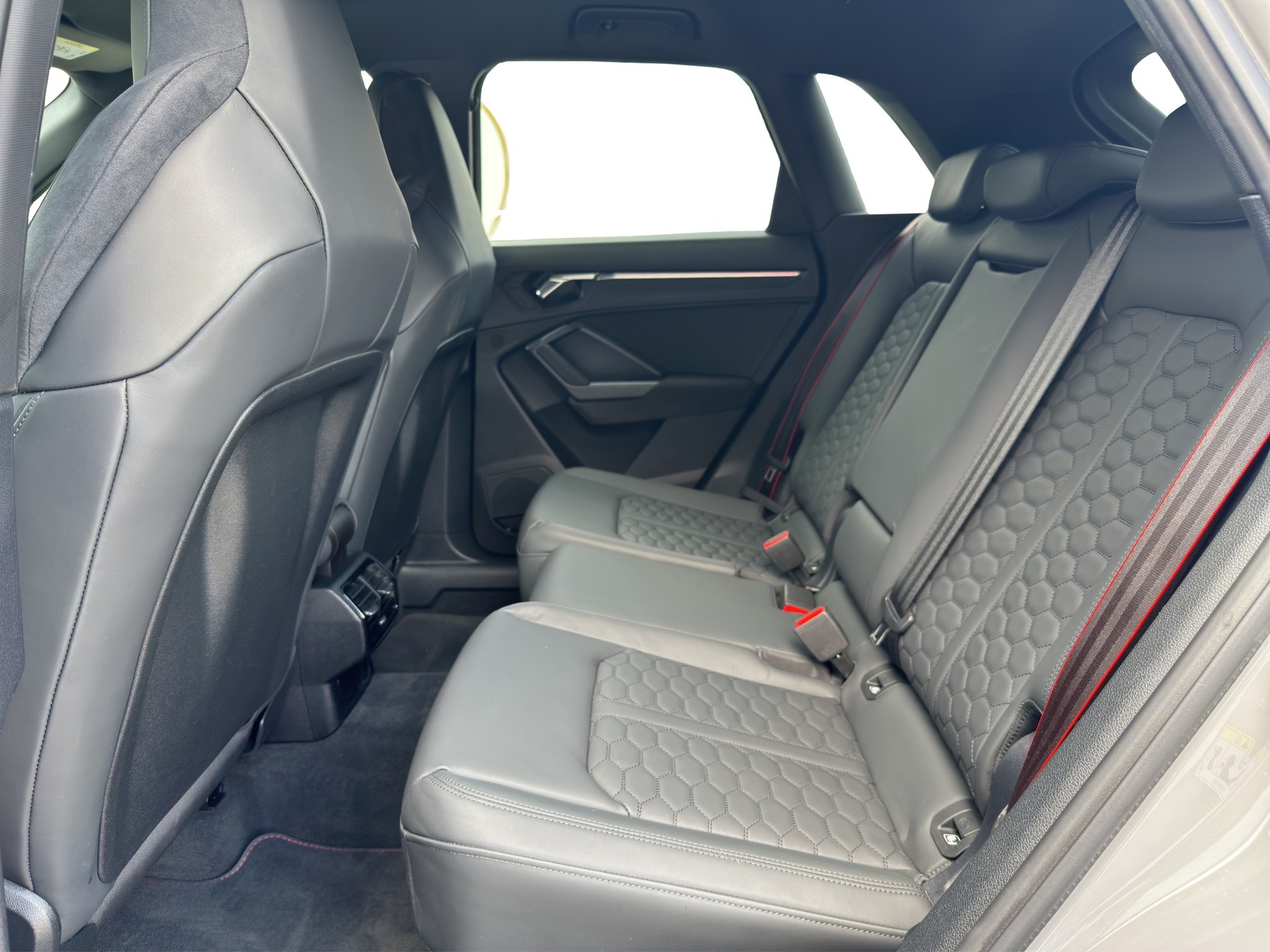 AUDI RS Q3 2.5 TFSI quattro S-Tronic-image-16