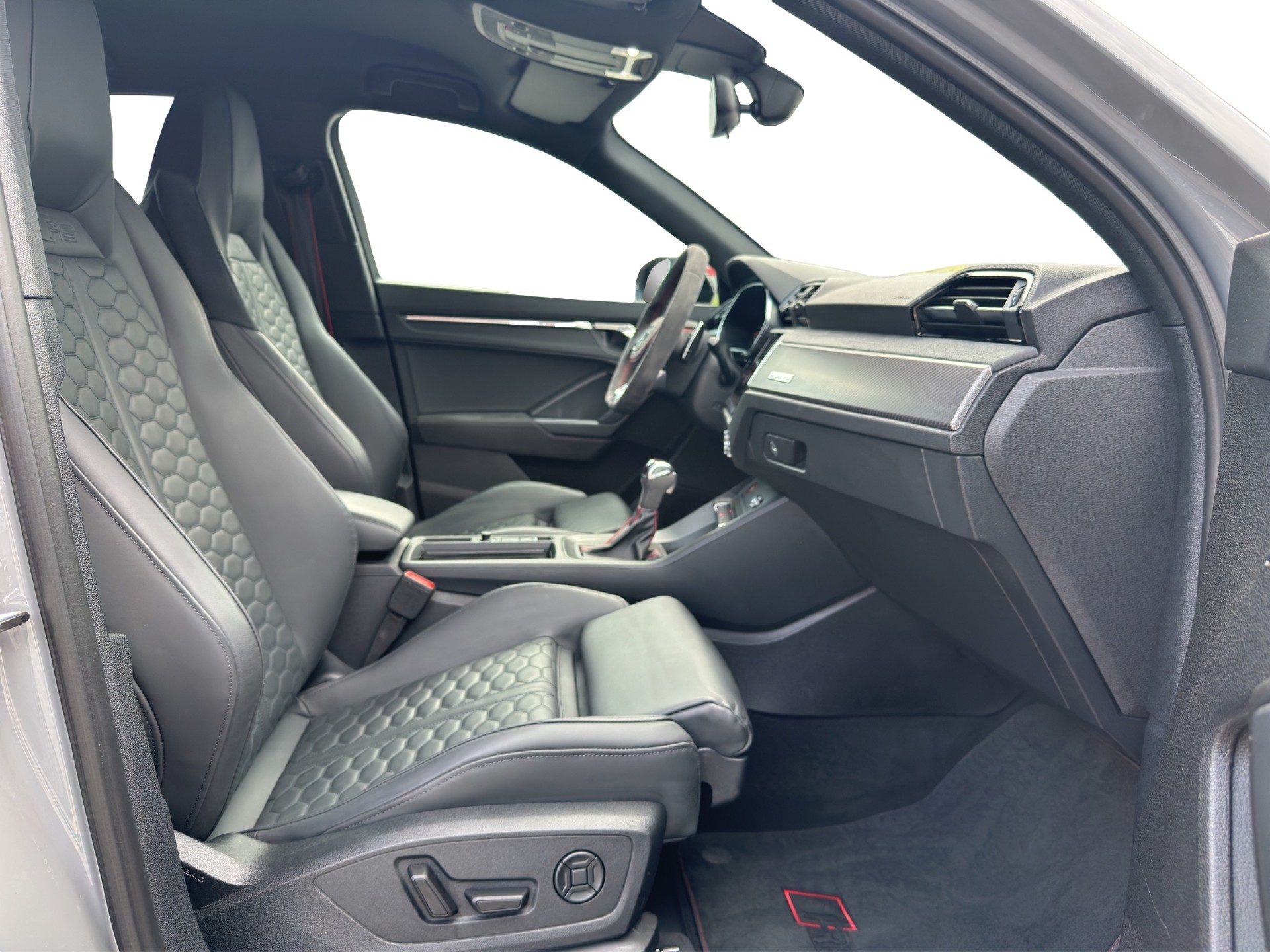 AUDI RS Q3 2.5 TFSI quattro S-Tronic-image-7