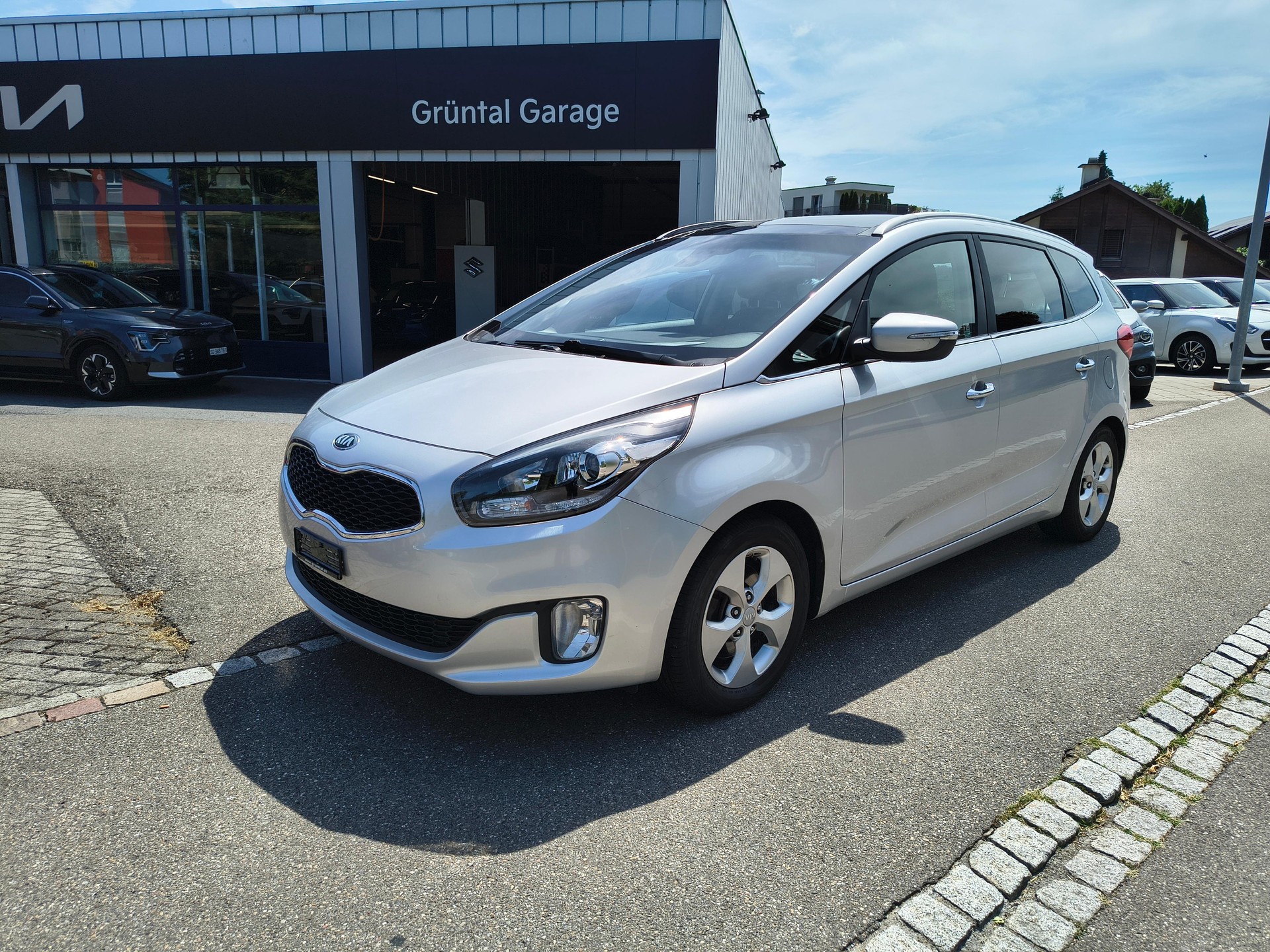 KIA Carens 1.7 CRDi Swiss Eco Edition-image-0