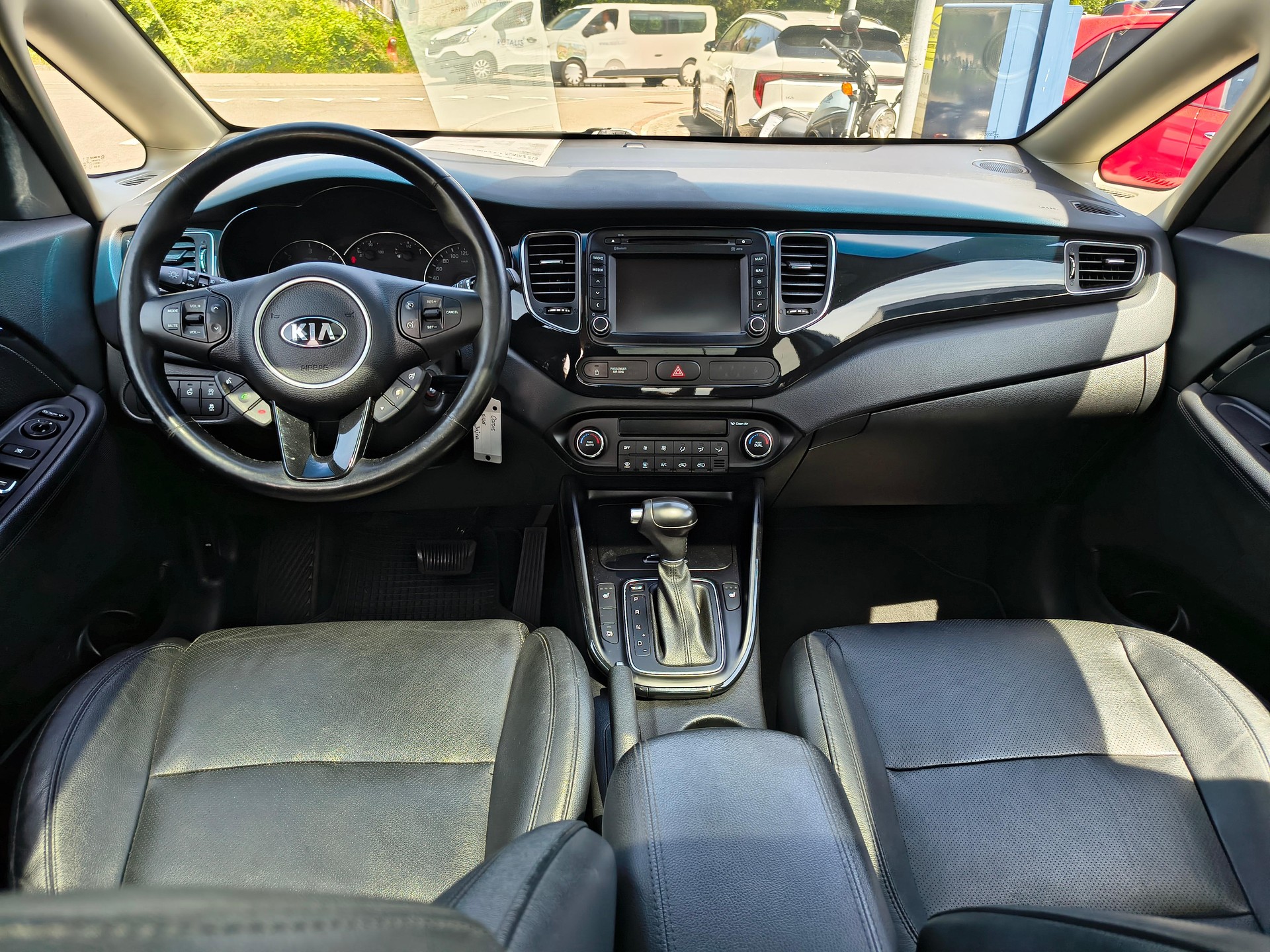 KIA Carens 1.7 CRDi Swiss Eco Edition-image-5